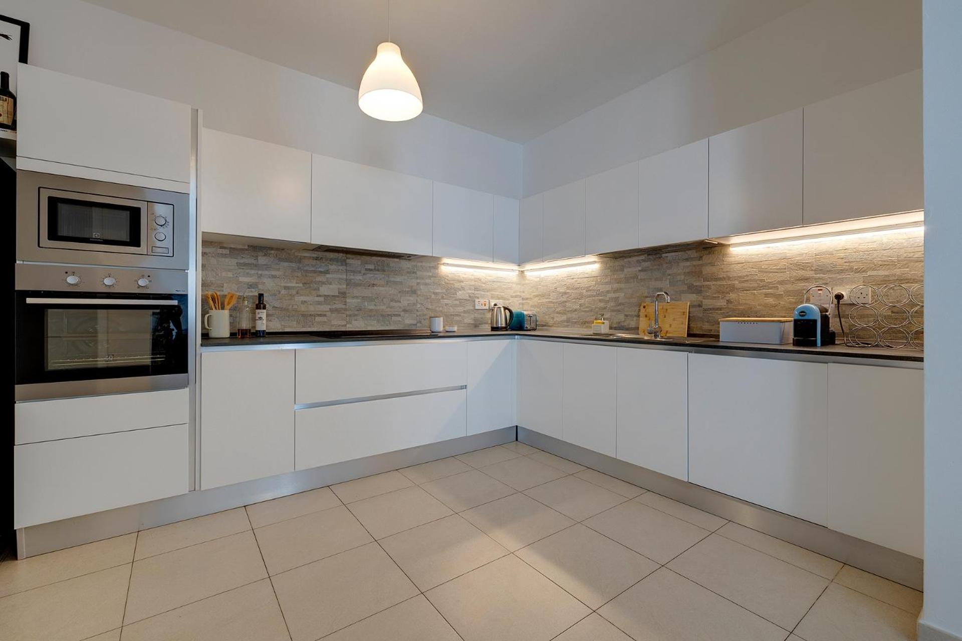 Seaside Bliss - 3BR Holiday Apartment Sliema view 2