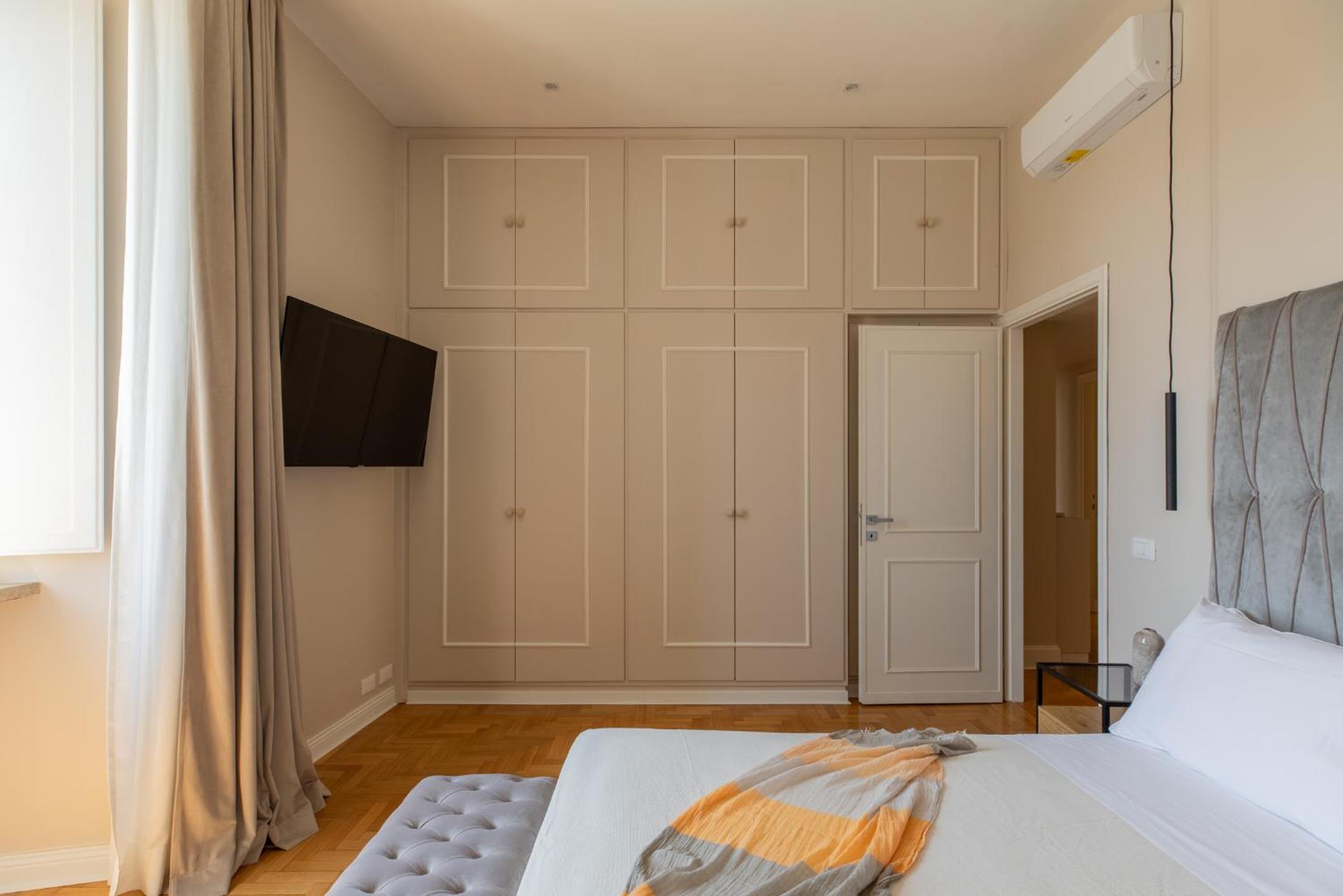 Spanish Steps Caesar Suites