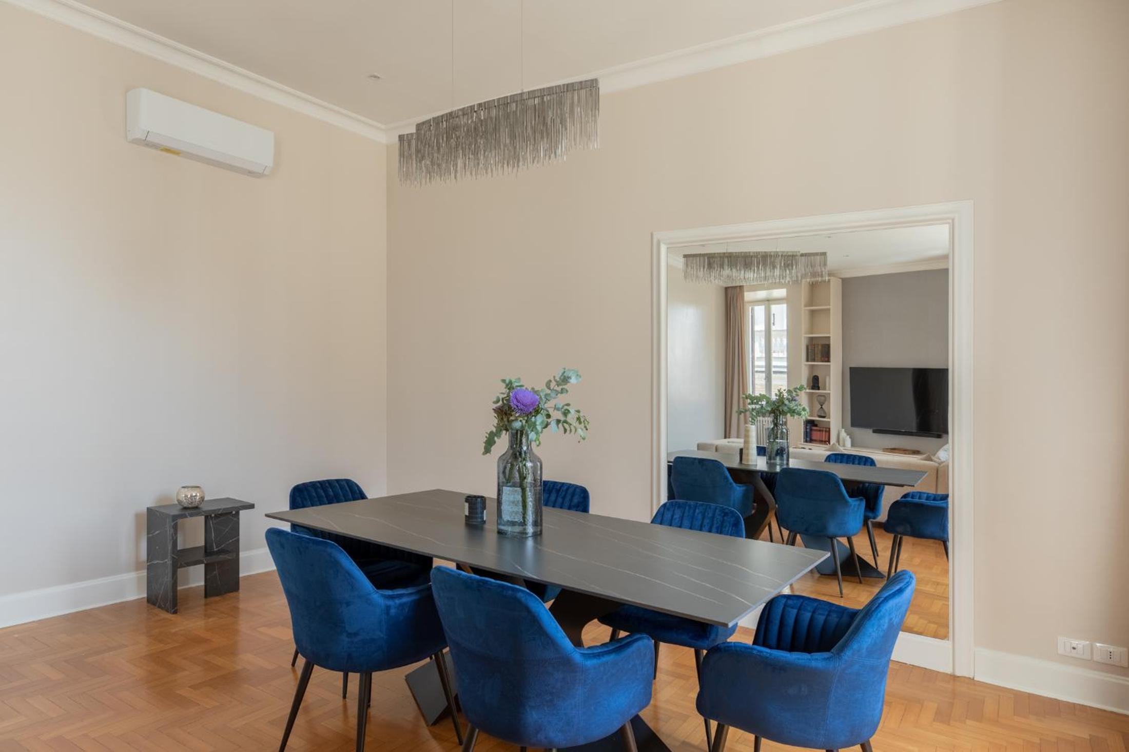 Spanish Steps Caesar Suites
