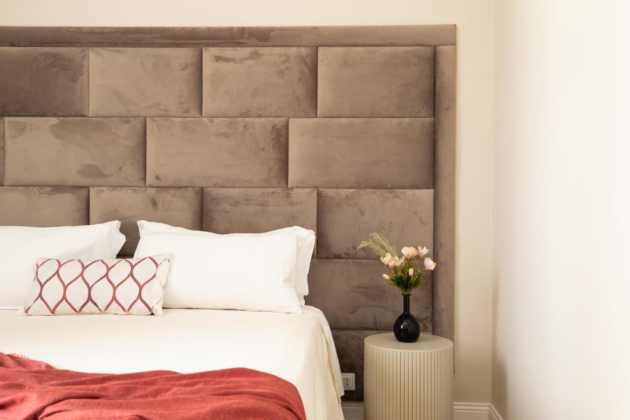 Spanish Steps Caesar Suites