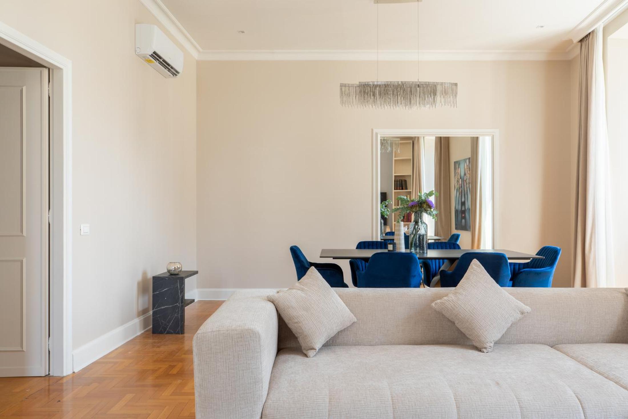 Spanish Steps Caesar Suites