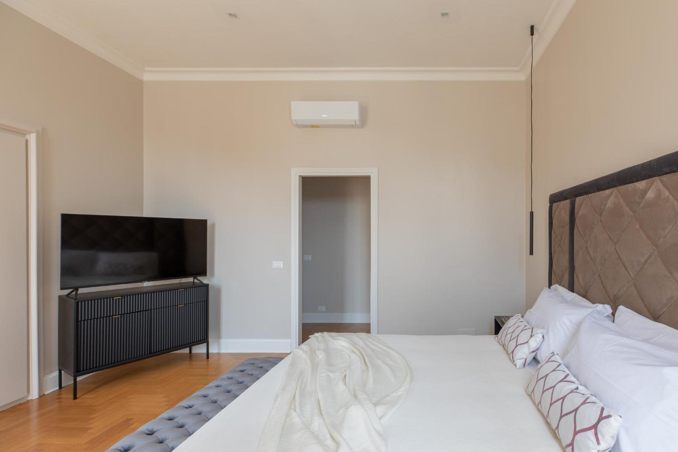 Spanish Steps Caesar Suites
