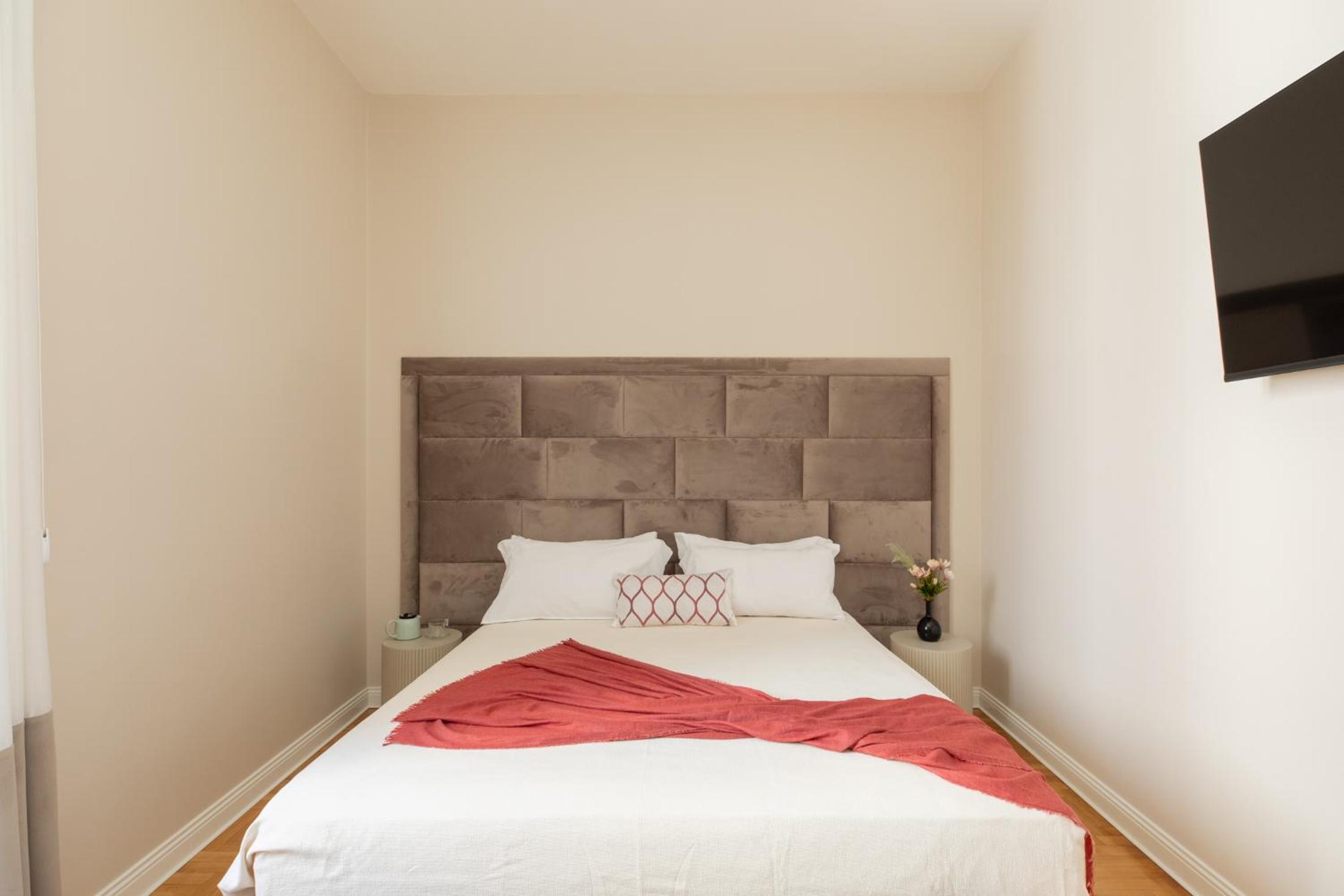 Spanish Steps Caesar Suites