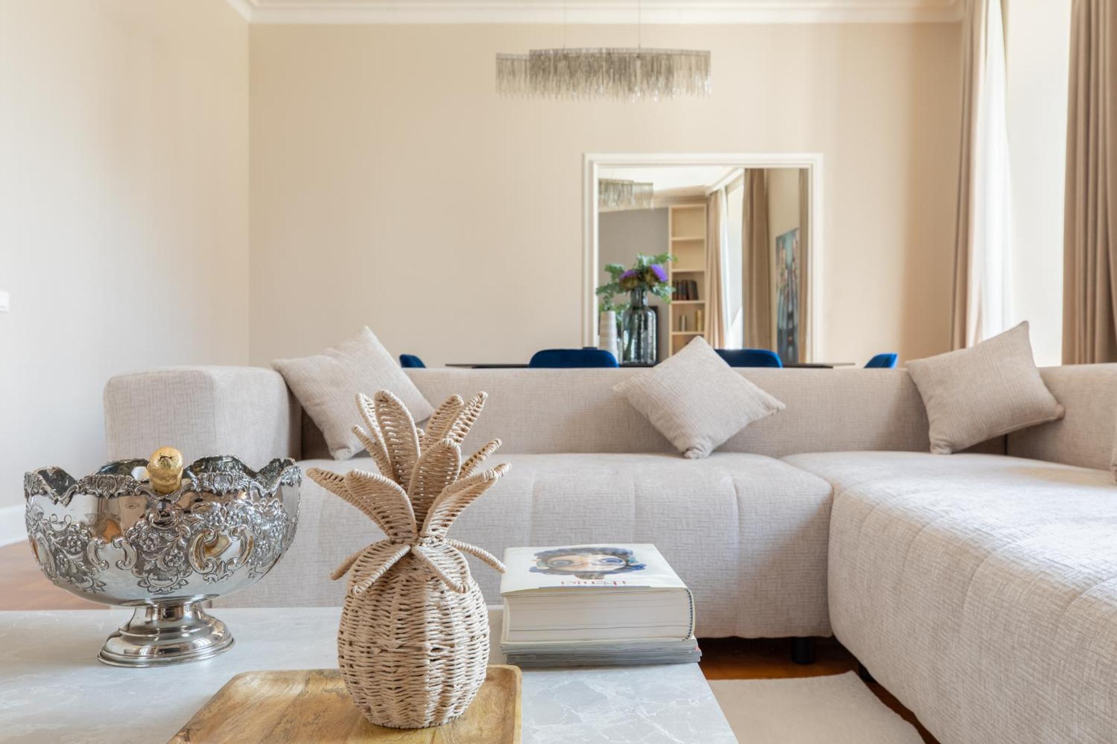 Spanish Steps Caesar Suites