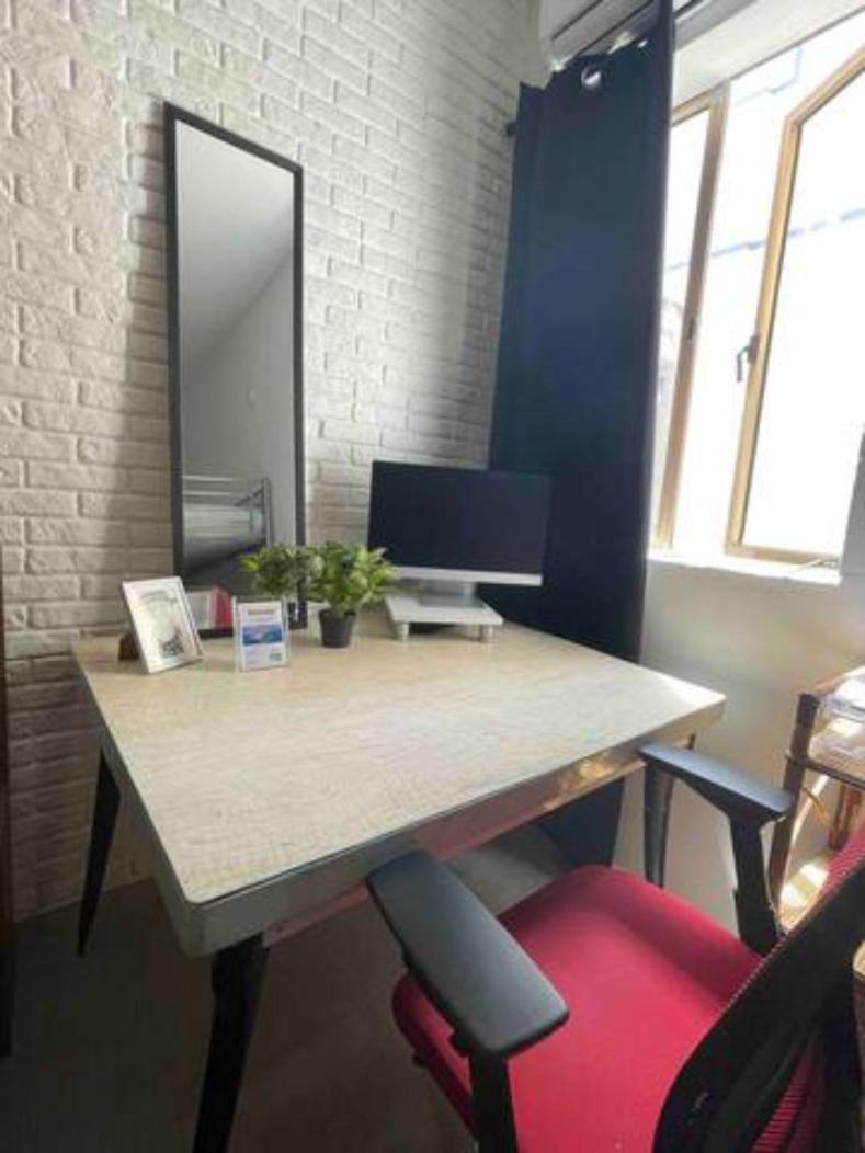 Gzira Prime Spot, Stylish Industrial Apt, Sleeps 11