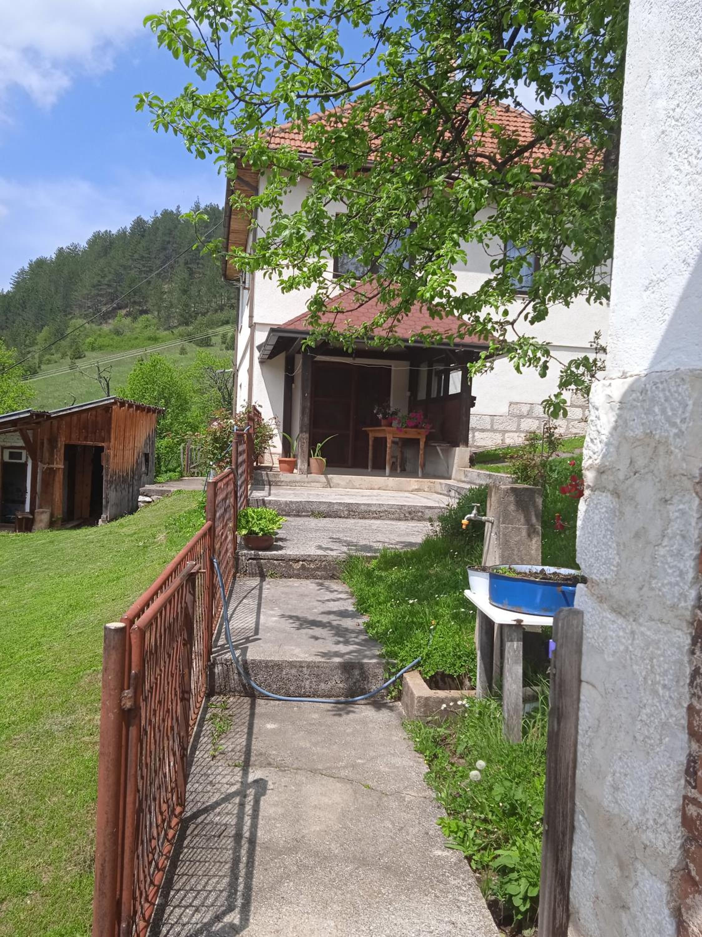 Domacinstvo Prentovic view 2