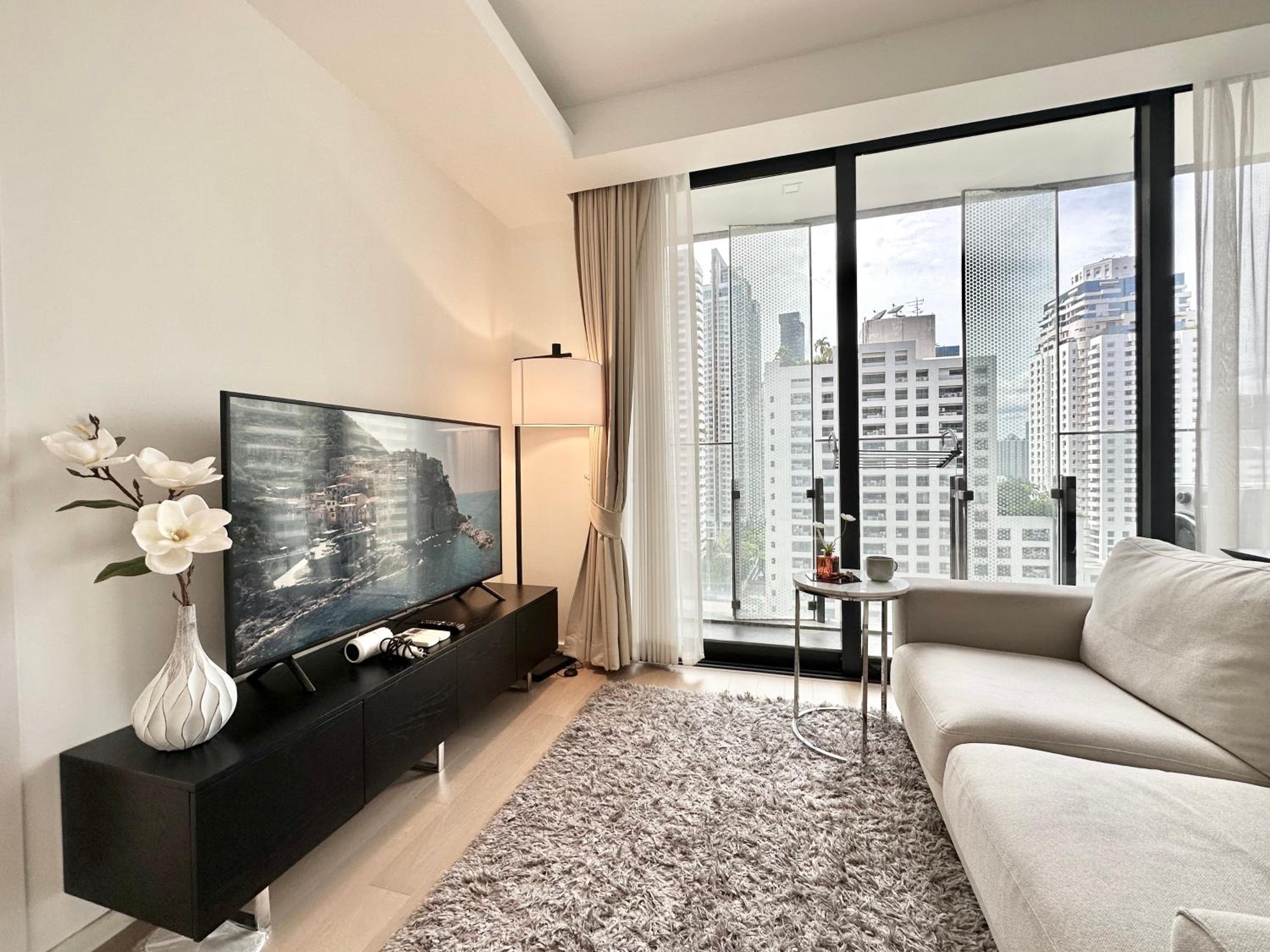 Circle Sukhumvit 11#Luxury#Pool#Gym#BTS Nana&MRT Sukhumvit#1BR#Max2ppl