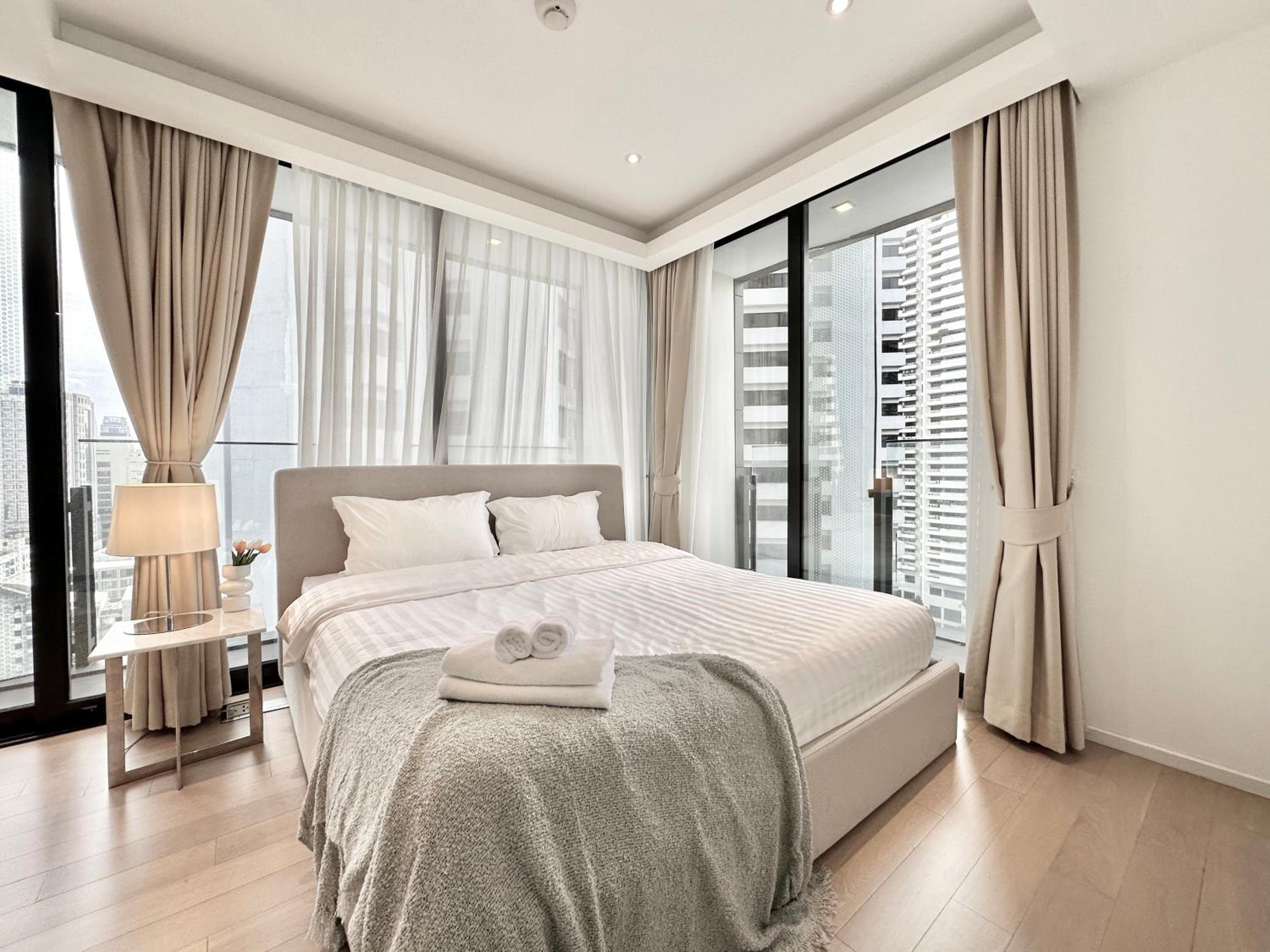 Circle Sukhumvit 11#Luxury#Pool#Gym#BTS Nana&MRT Sukhumvit#1BR#Max2ppl