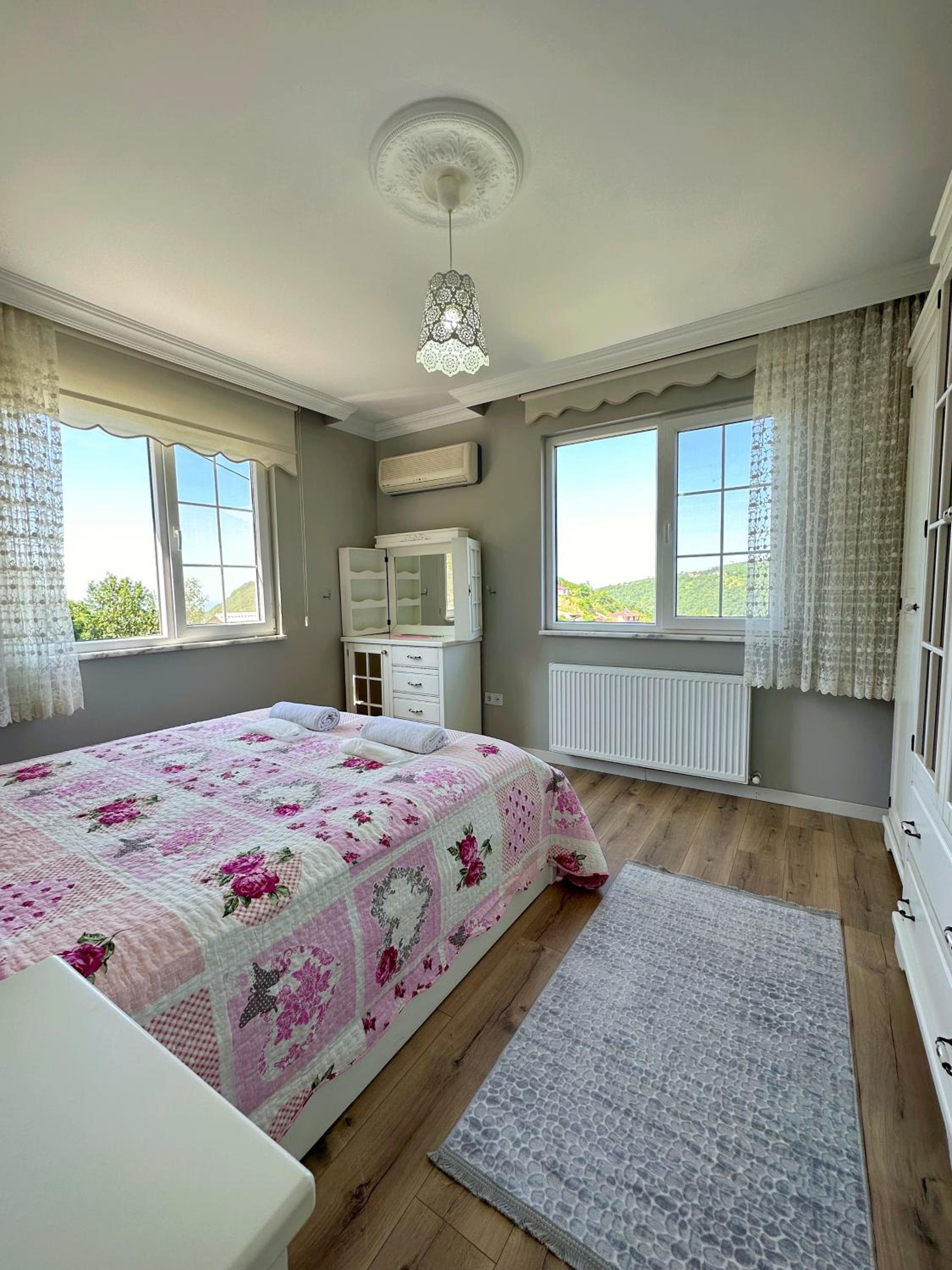 Country Home view 4