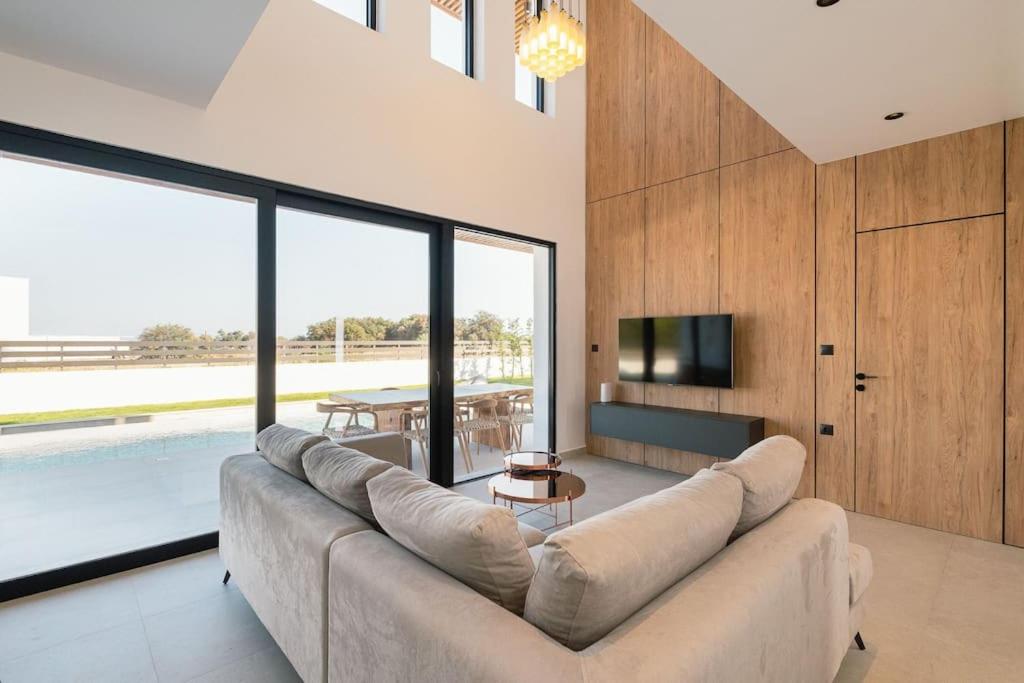 D&R Boutique Villas R view 3