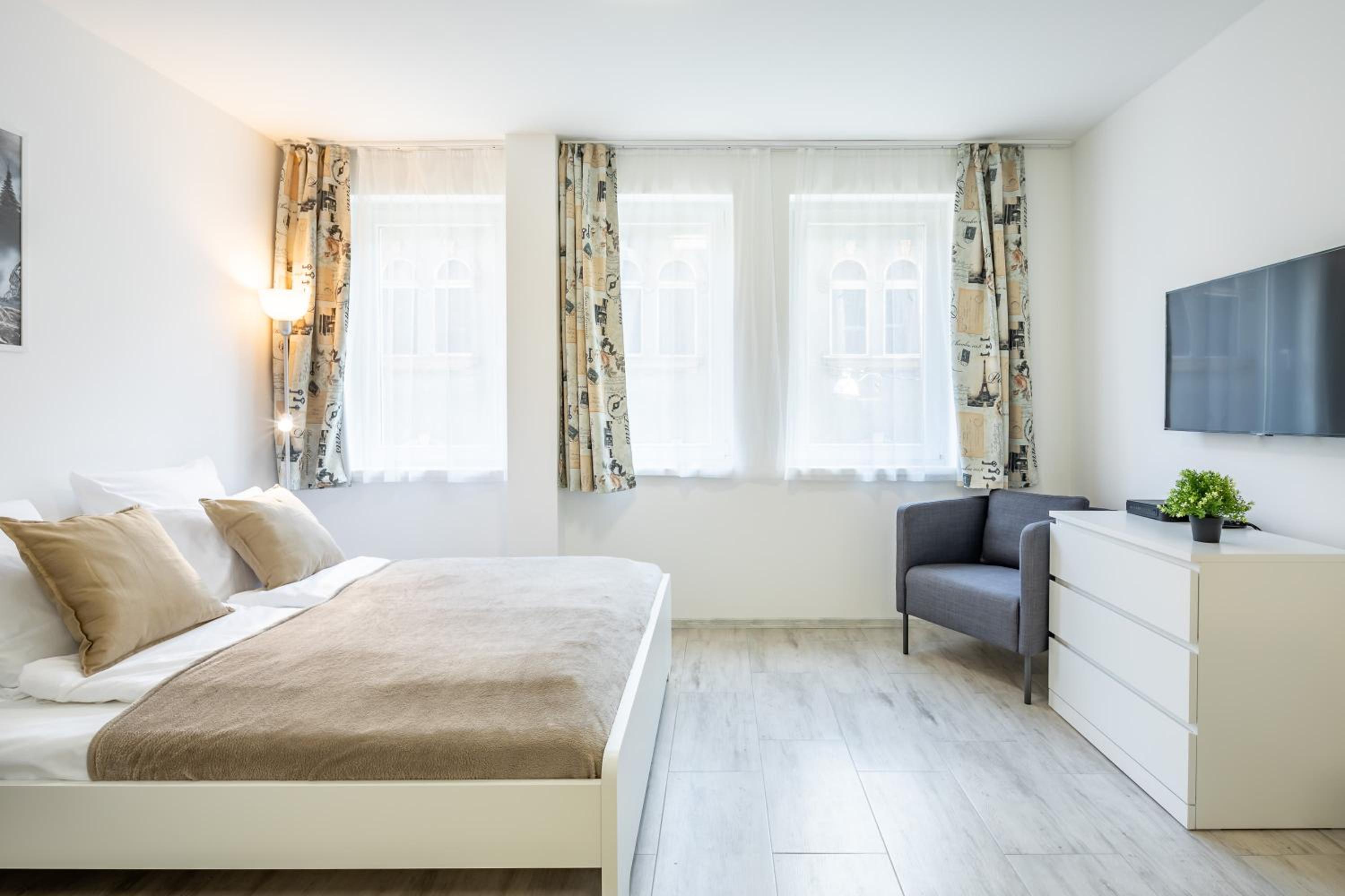 Convenient 2-room central apartment view 2