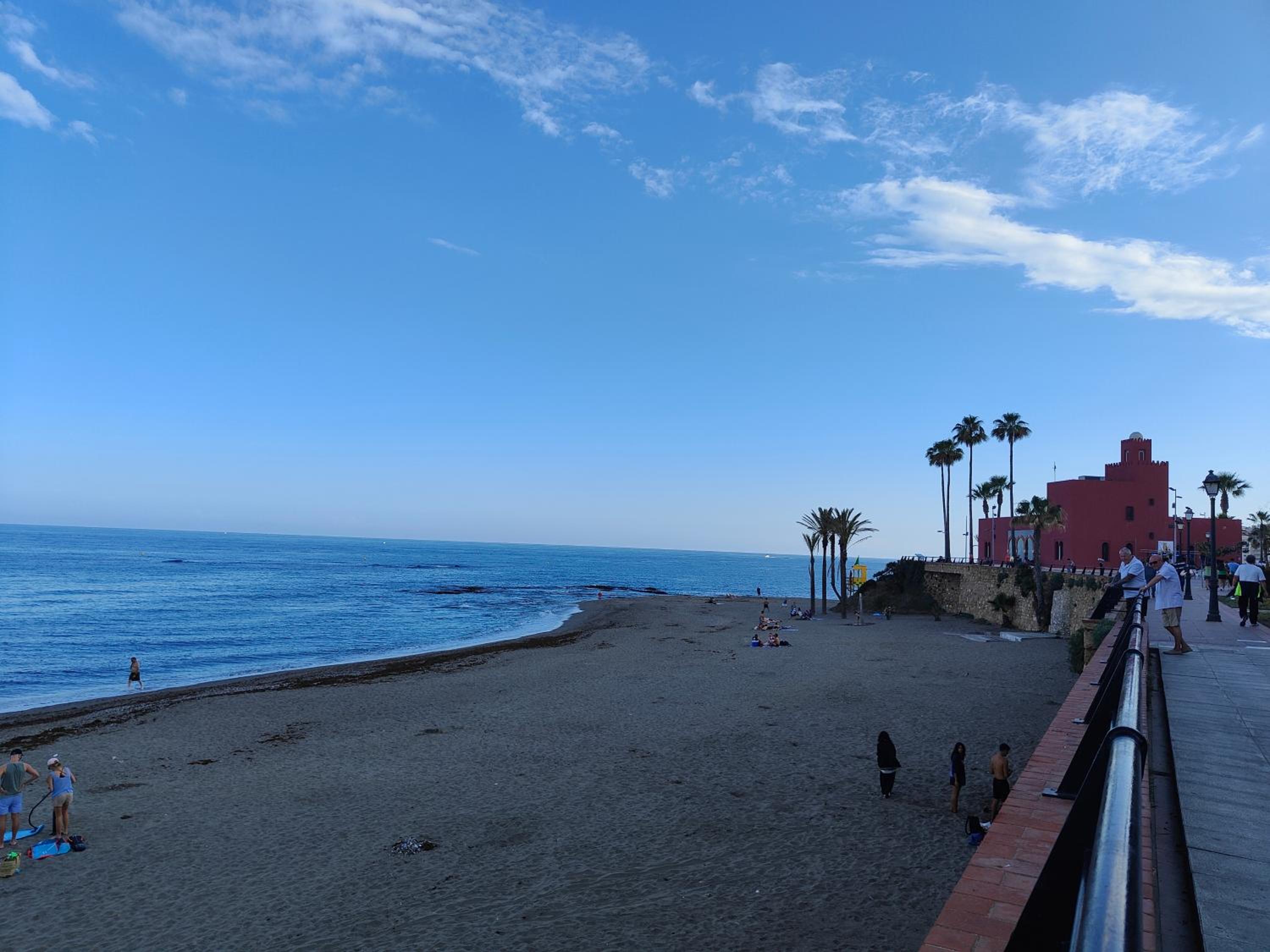 Apartamento entero, enormes piscinas, terraza y playa
