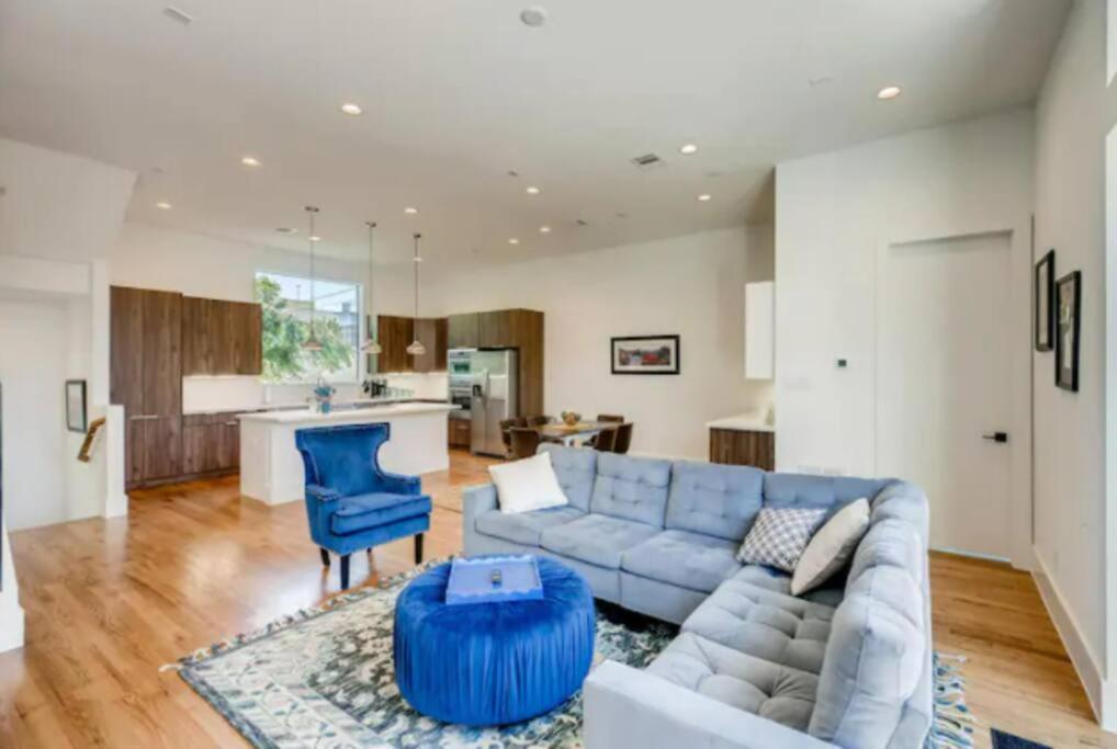 Two Identical 4 Story Homes Near Downtown with 8 BDRMS view 4