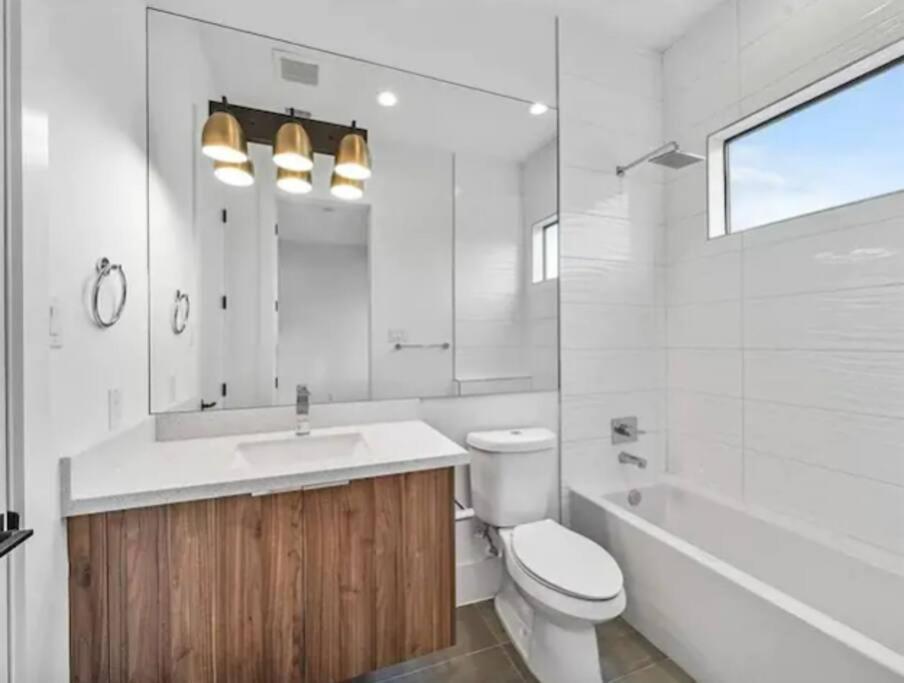 Two Identical 4 Story Homes Near Downtown with 8 BDRMS view 5