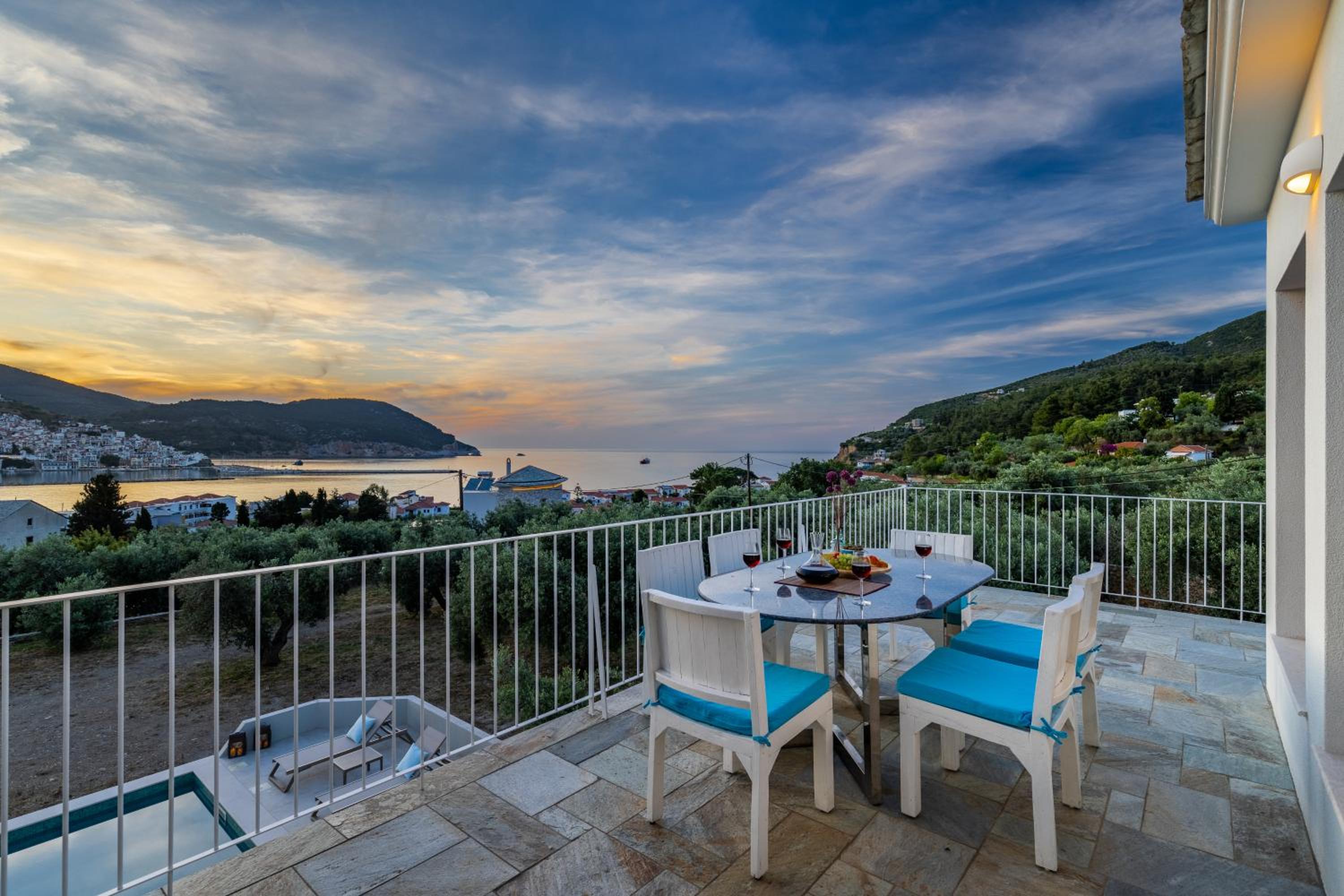 Sunshine Pool Villa
