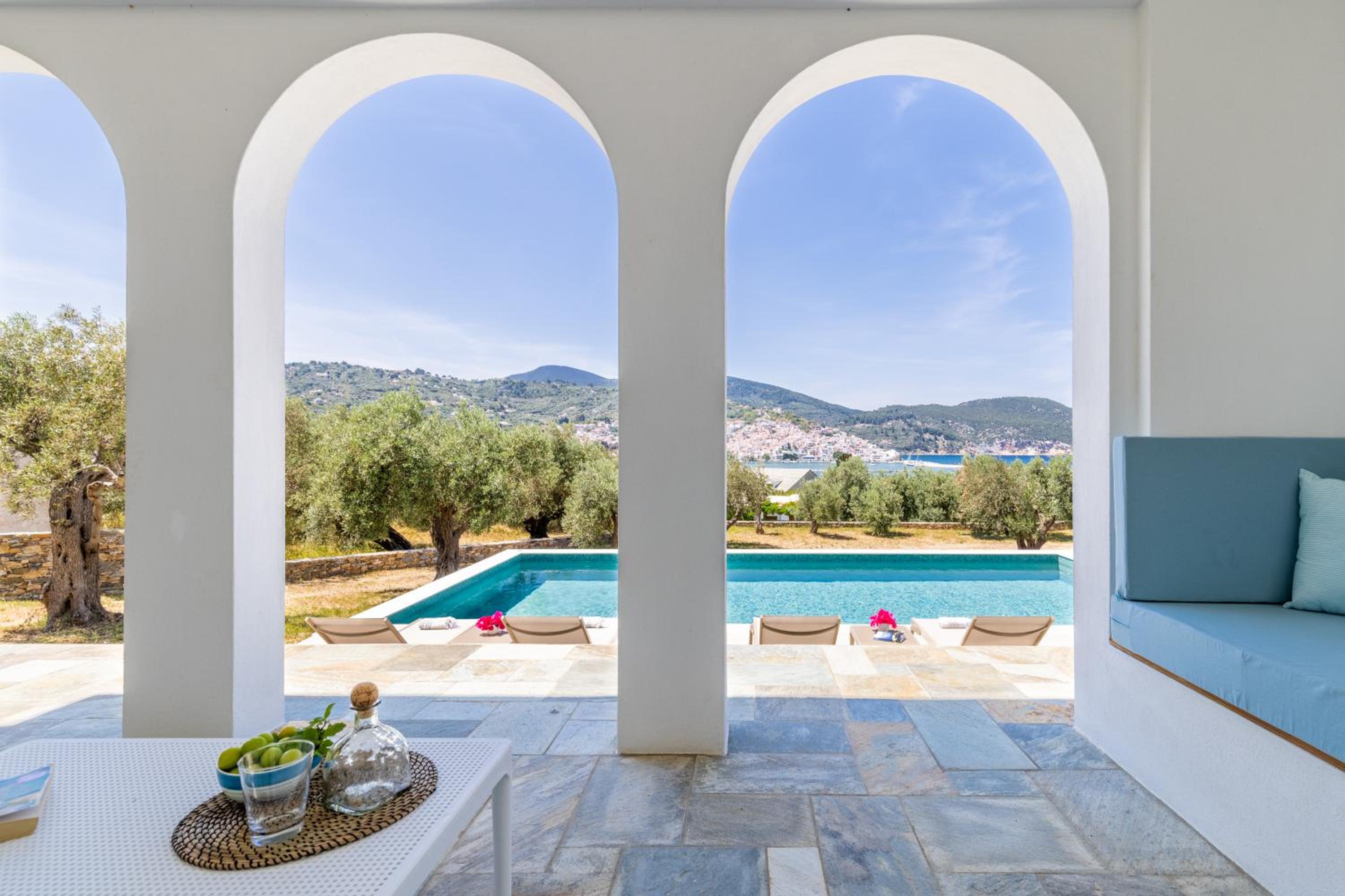 Sunshine Pool Villa