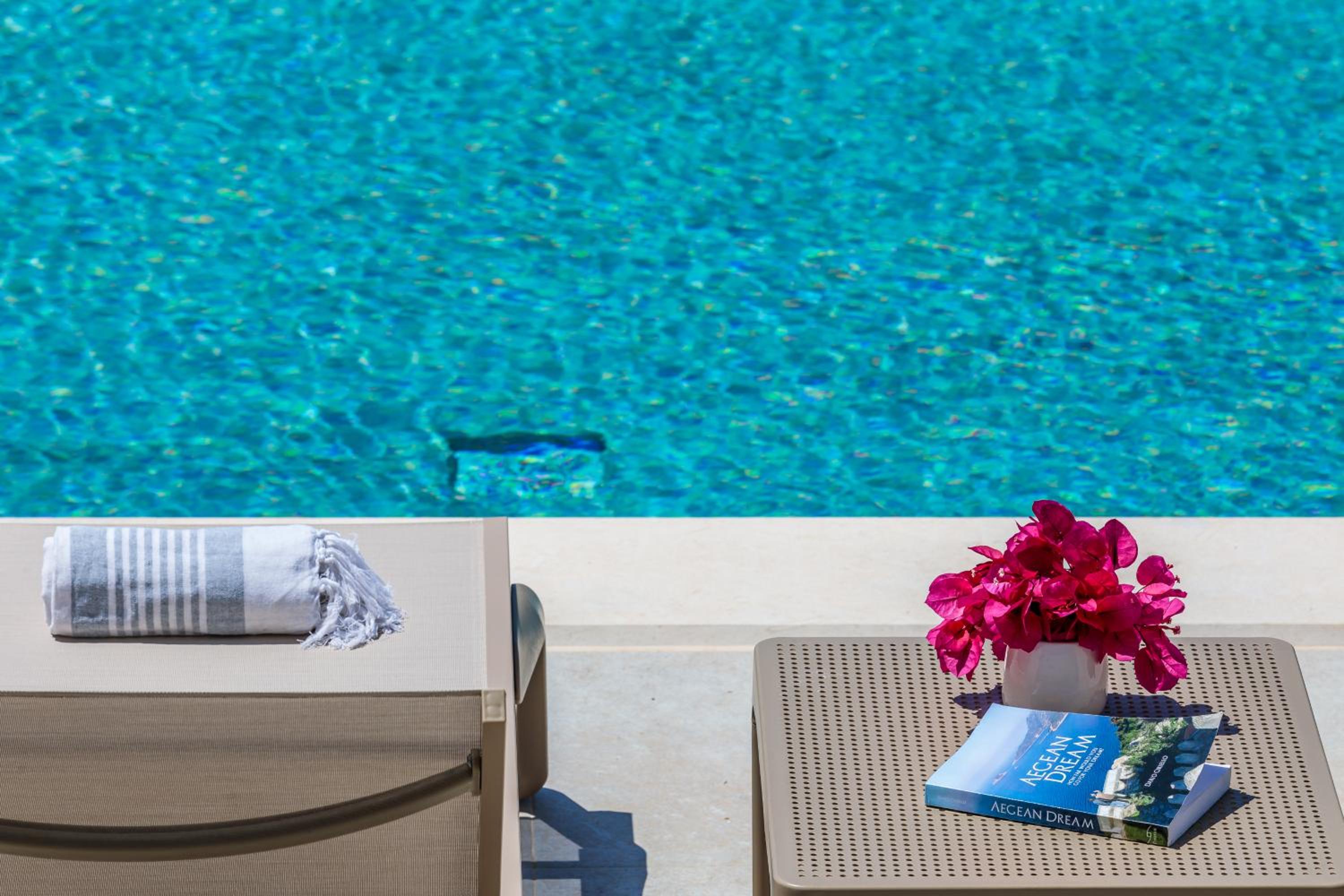 Sunshine Pool Villa