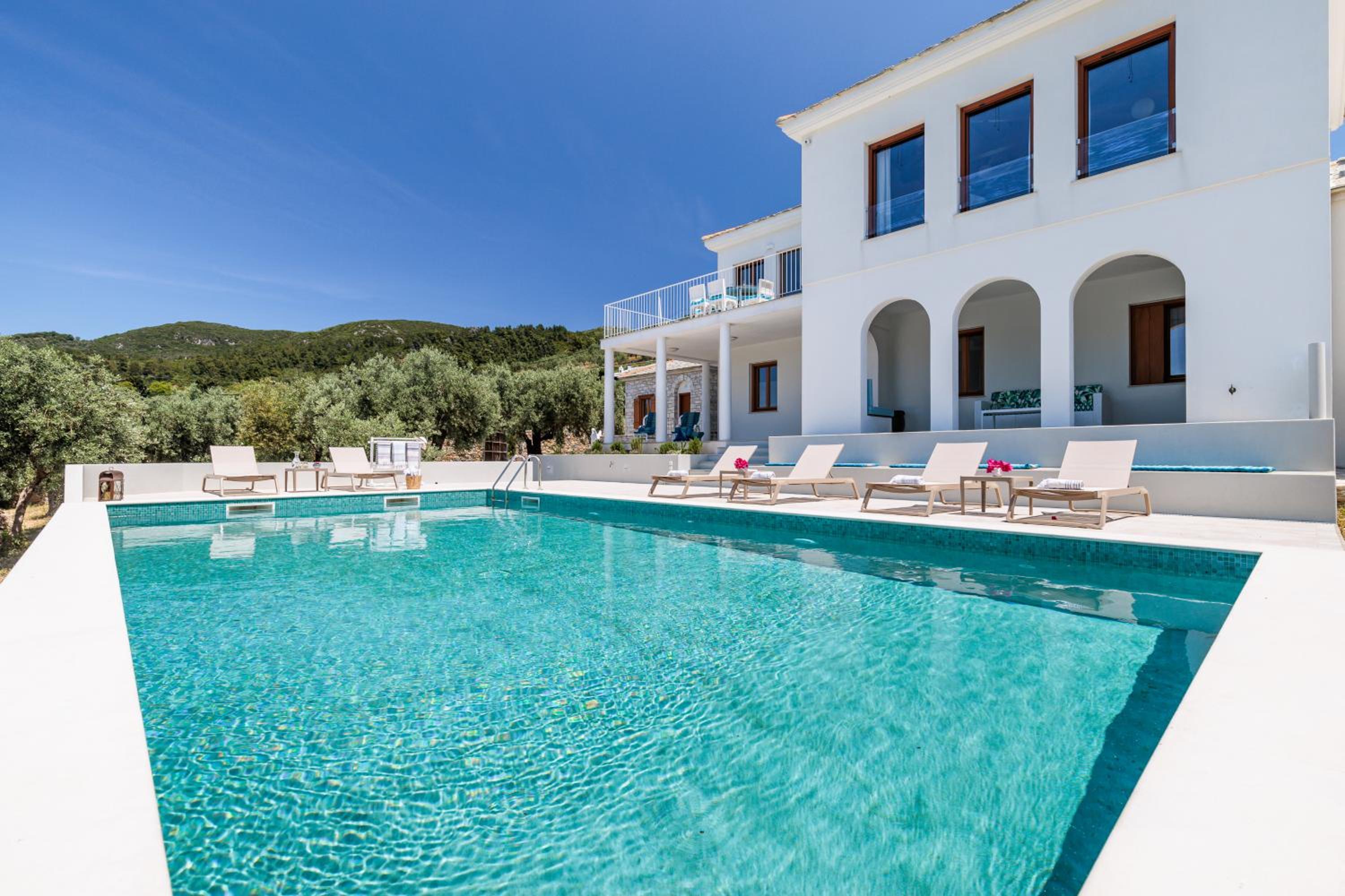 Sunshine Pool Villa