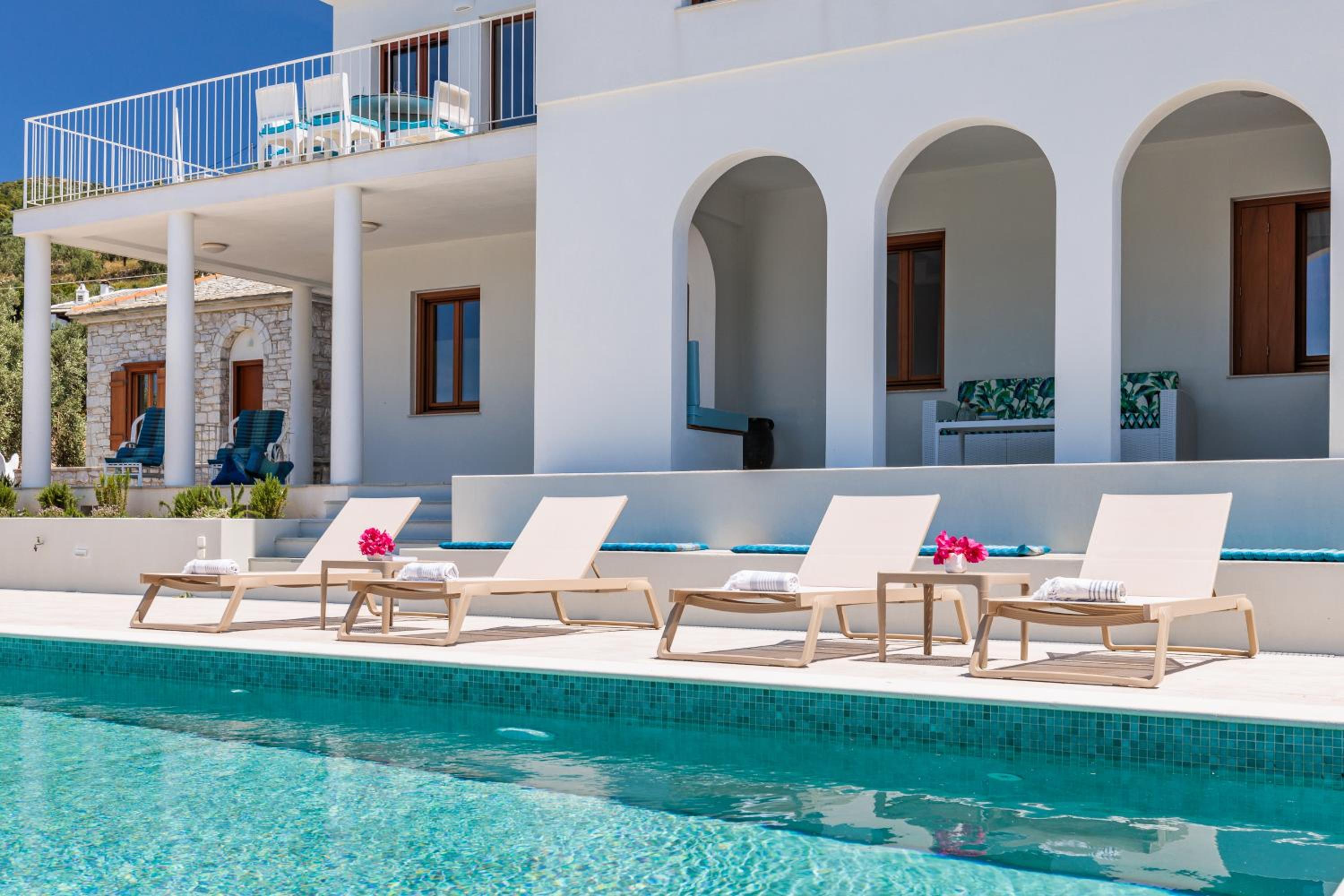 Sunshine Pool Villa
