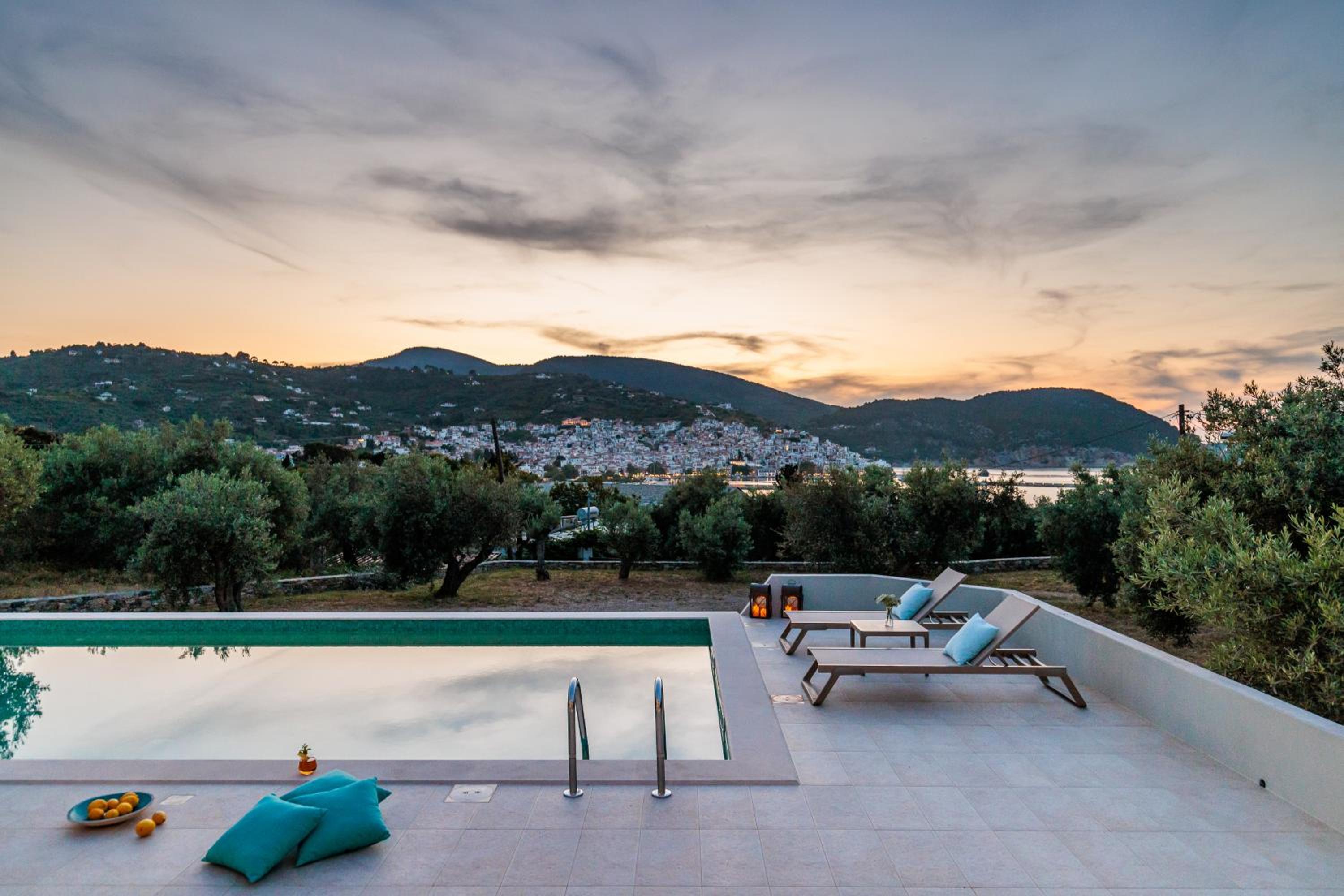Sunshine Pool Villa
