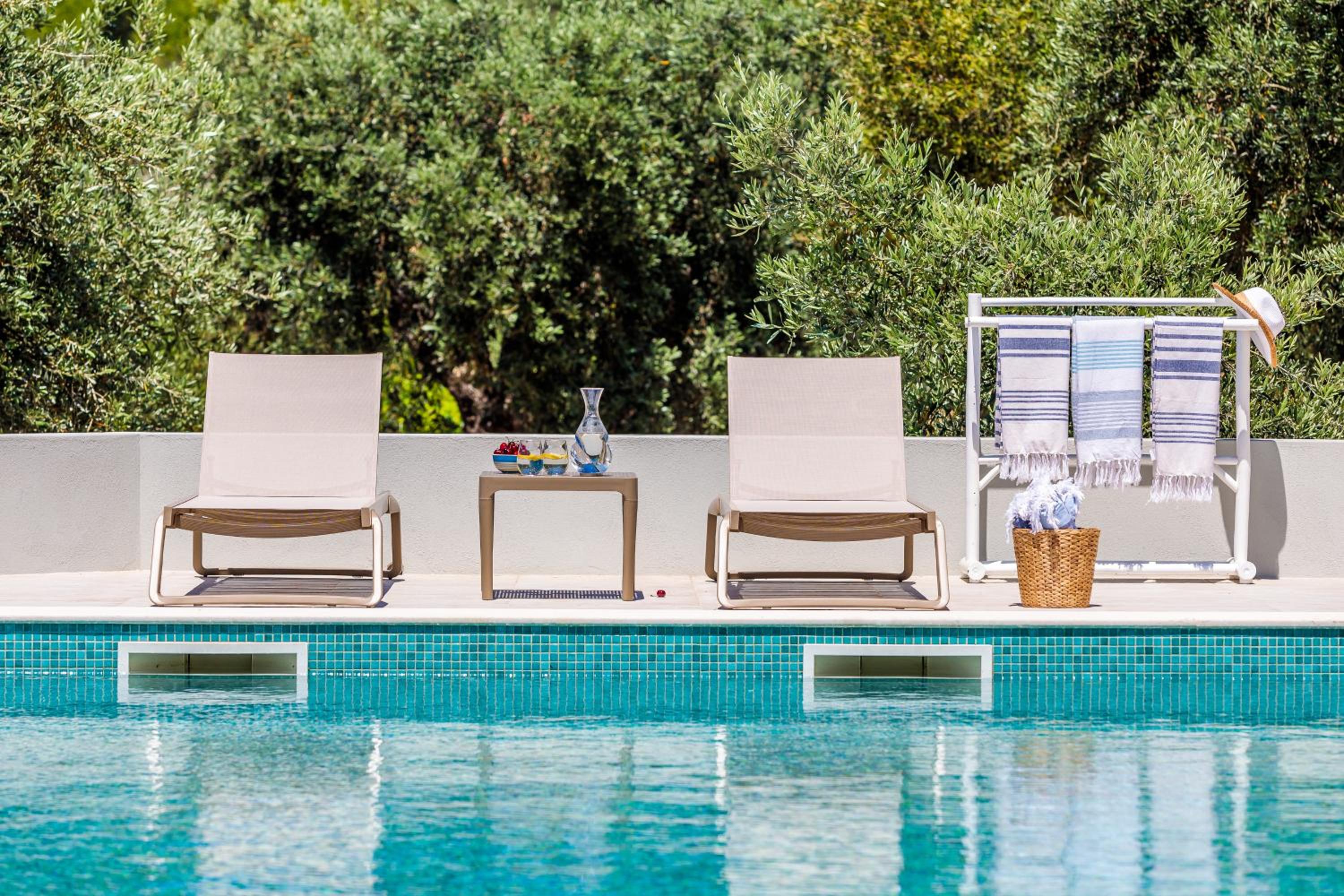 Sunshine Pool Villa