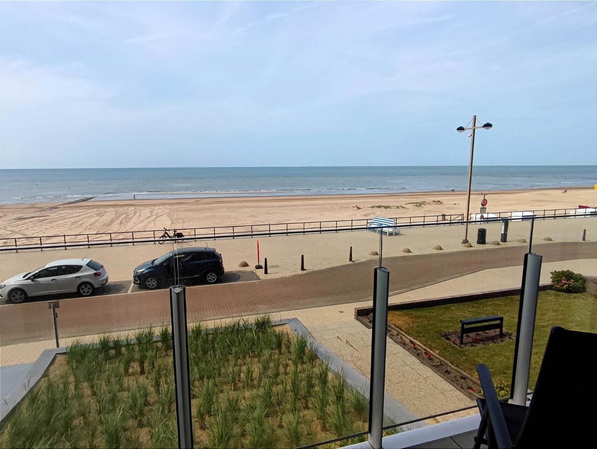 North Sea View studio with parking