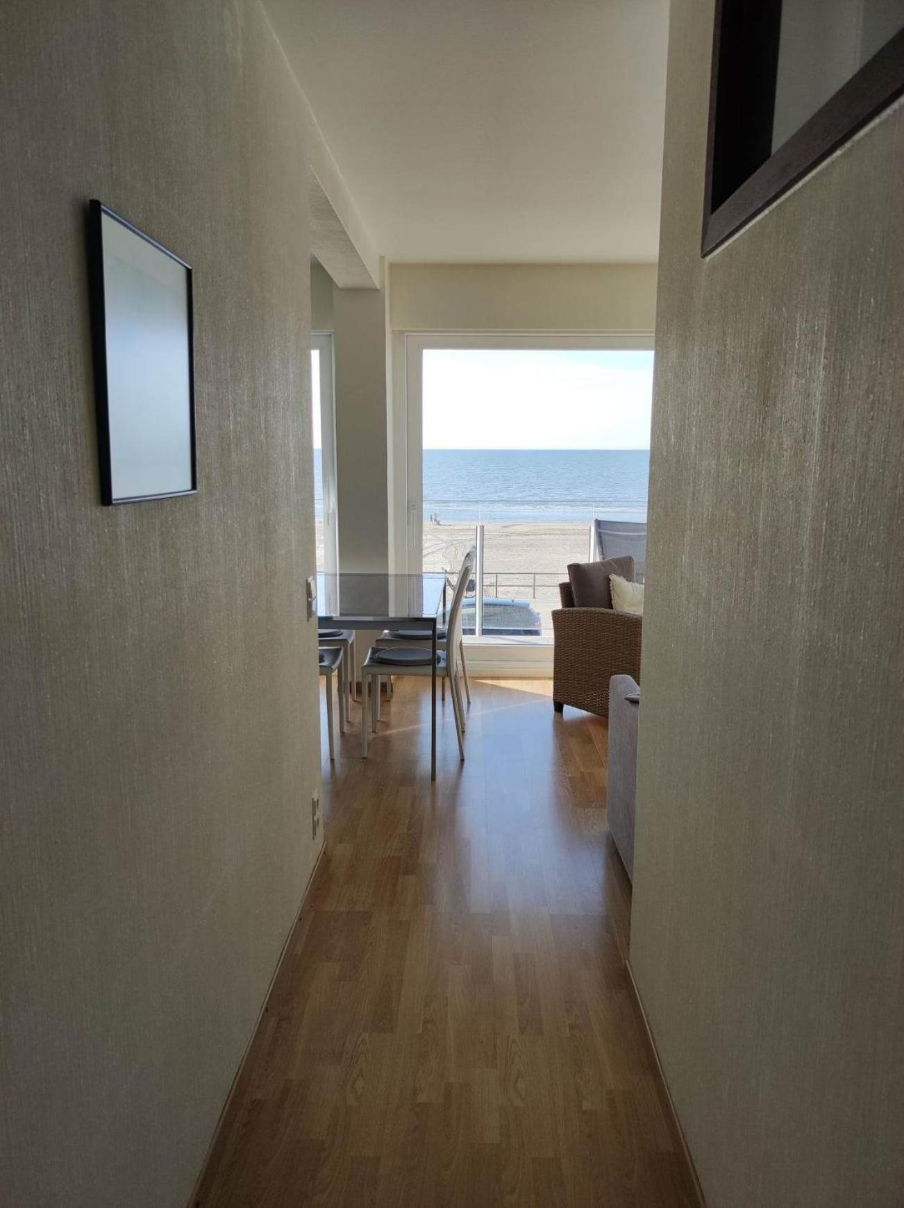 North Sea View studio with parking