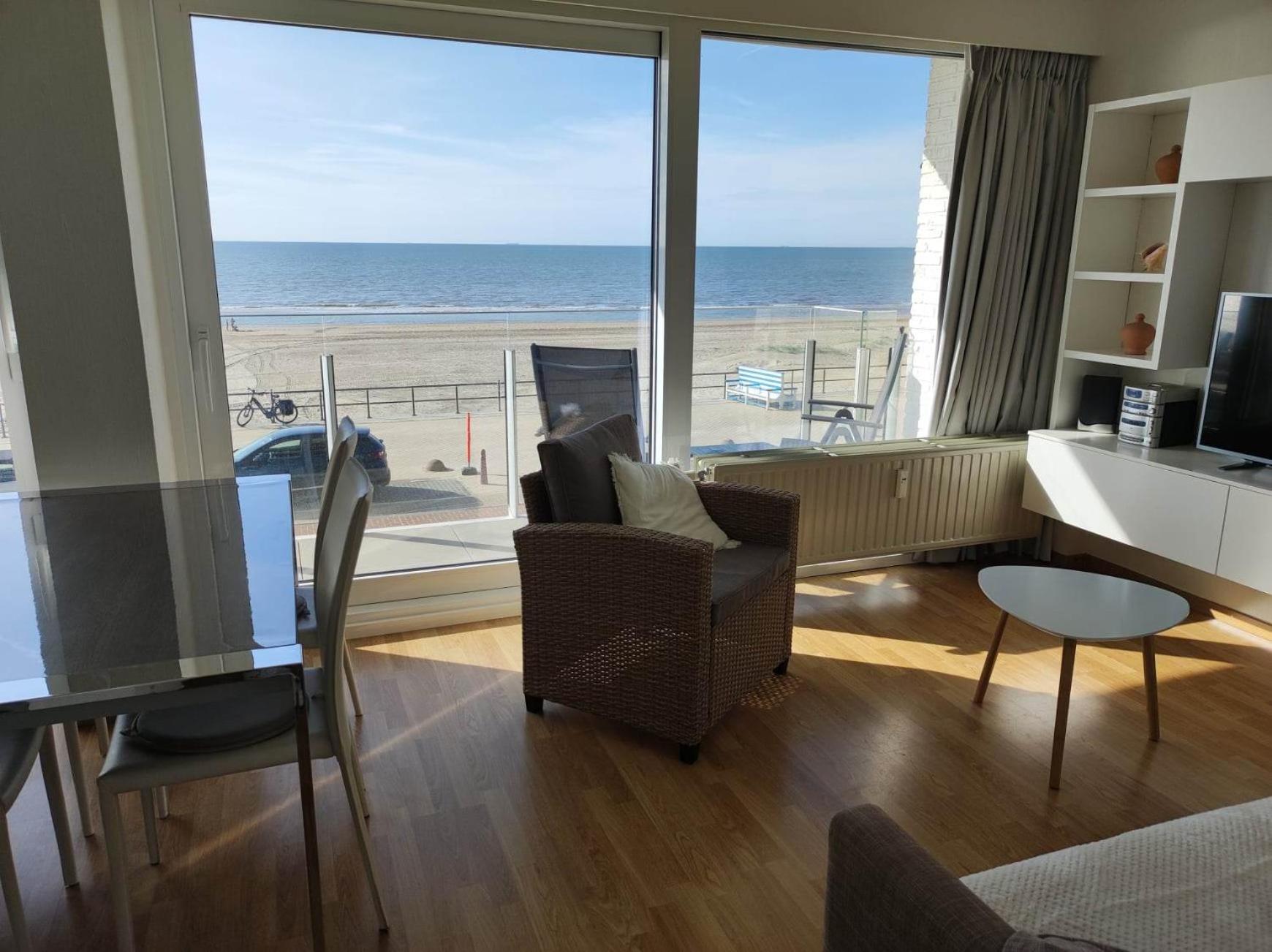 North Sea View studio with parking