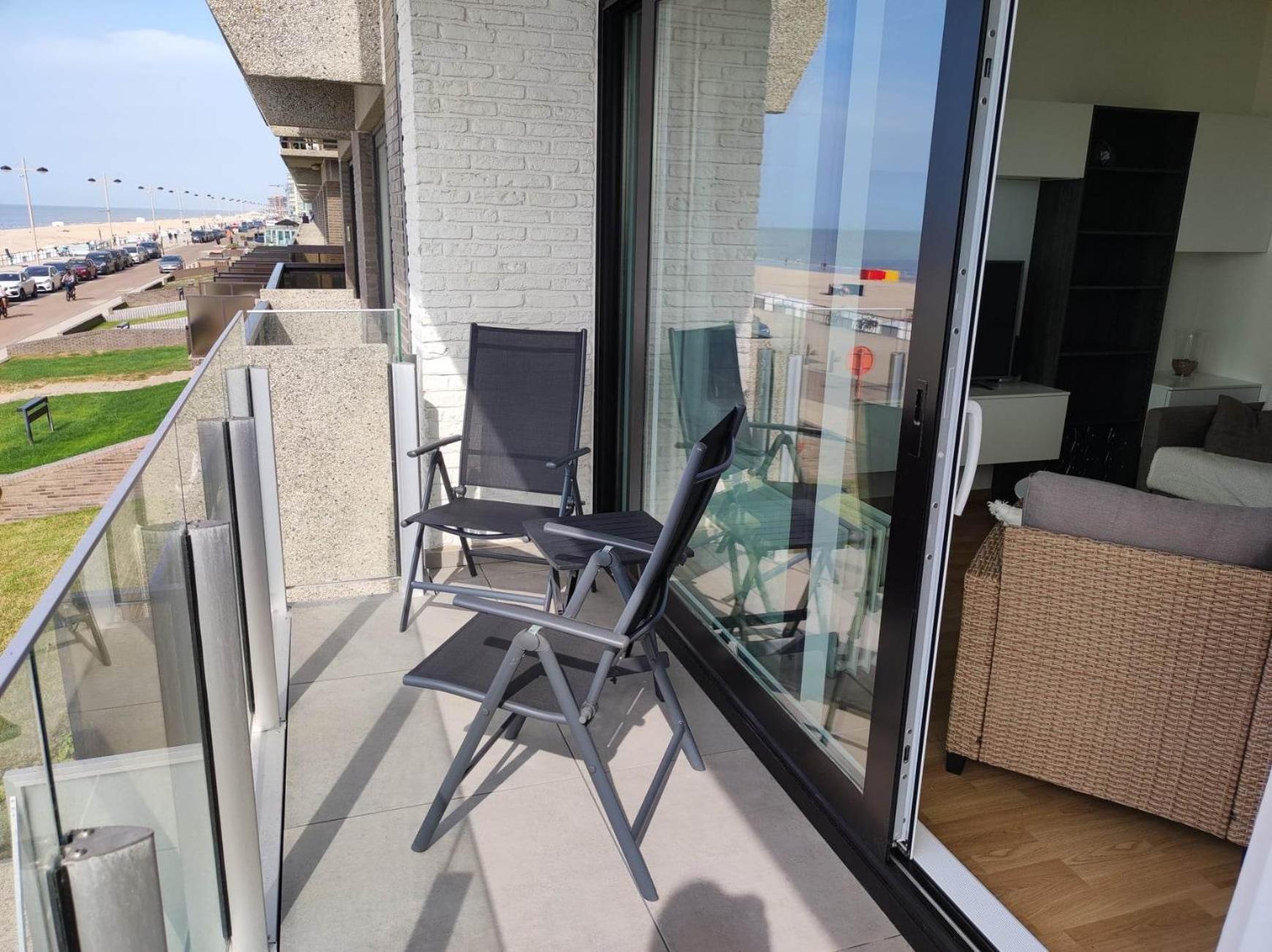 North Sea View studio with parking