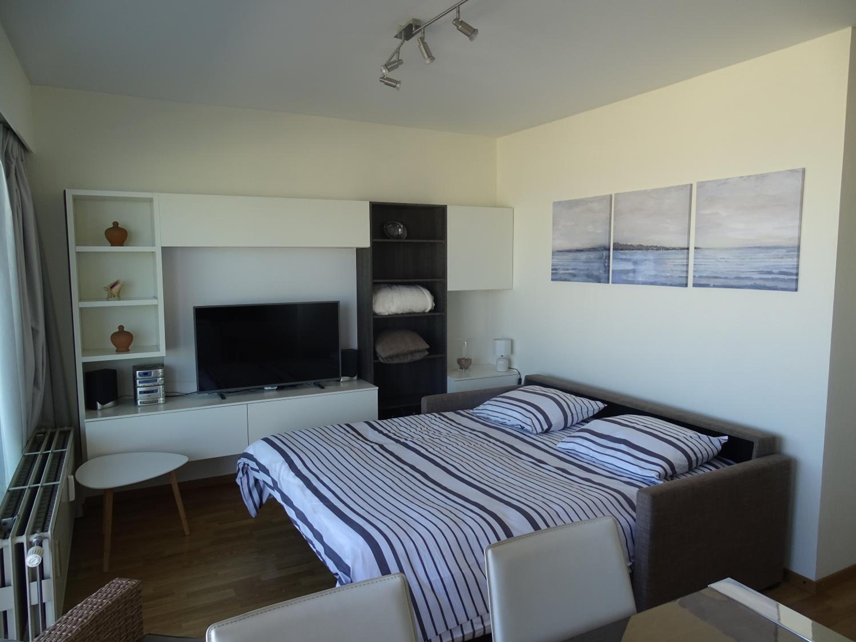 North Sea View studio with parking