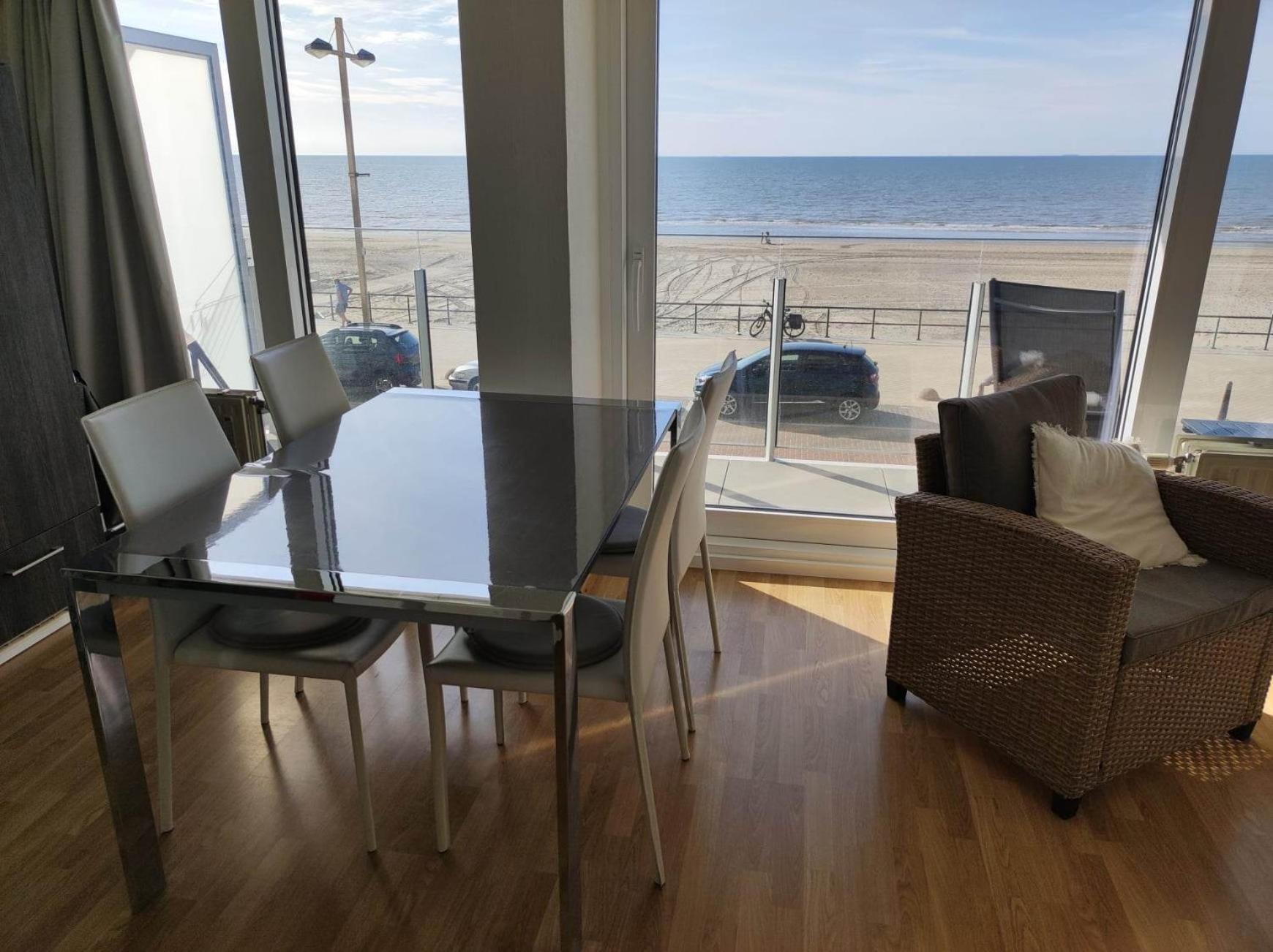 North Sea View studio with parking