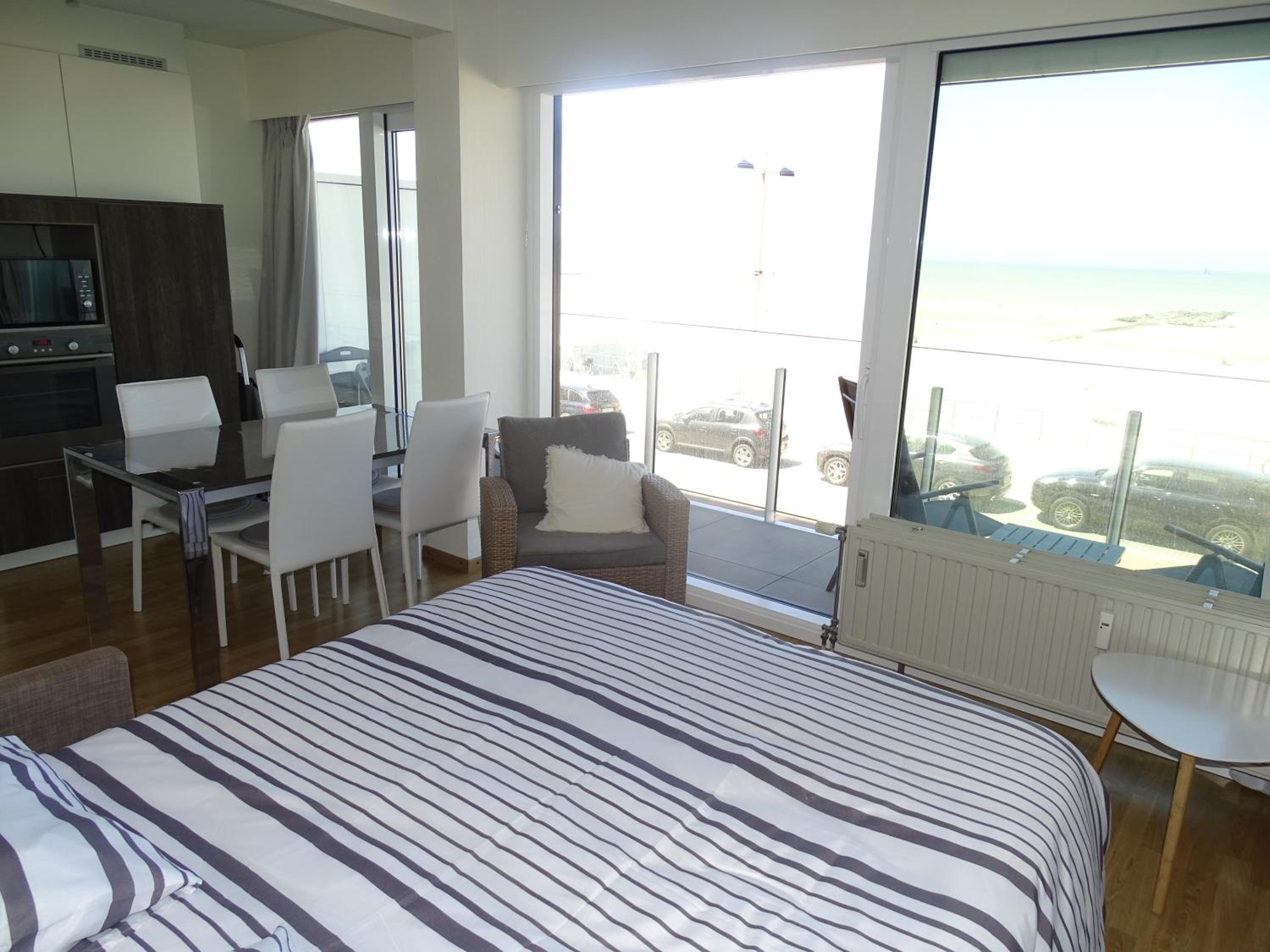 North Sea View studio with parking