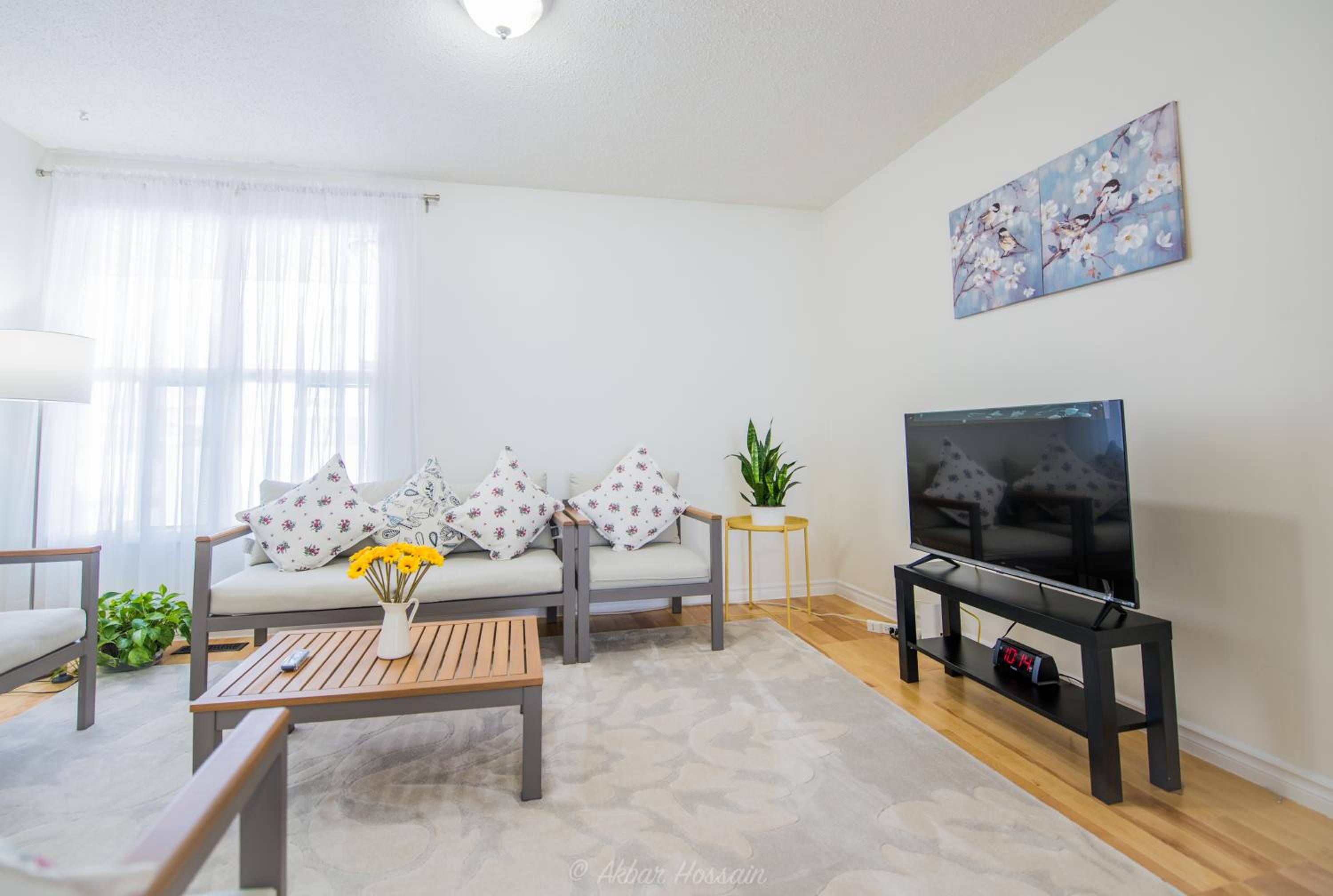3-Bed 3-Bath Cozy Vacation House in Ajax, Greater Toronto Area, ON, Canada