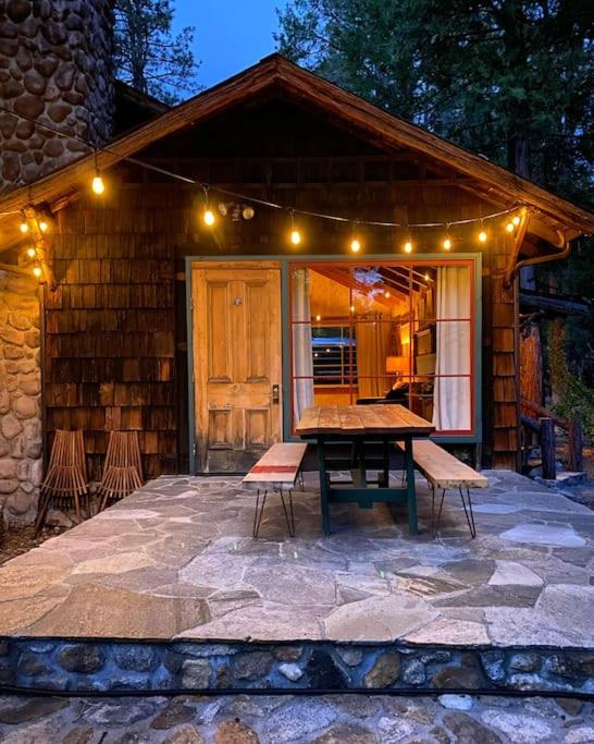 The Owl Pine Carriage House: in town, nature, creek view 3