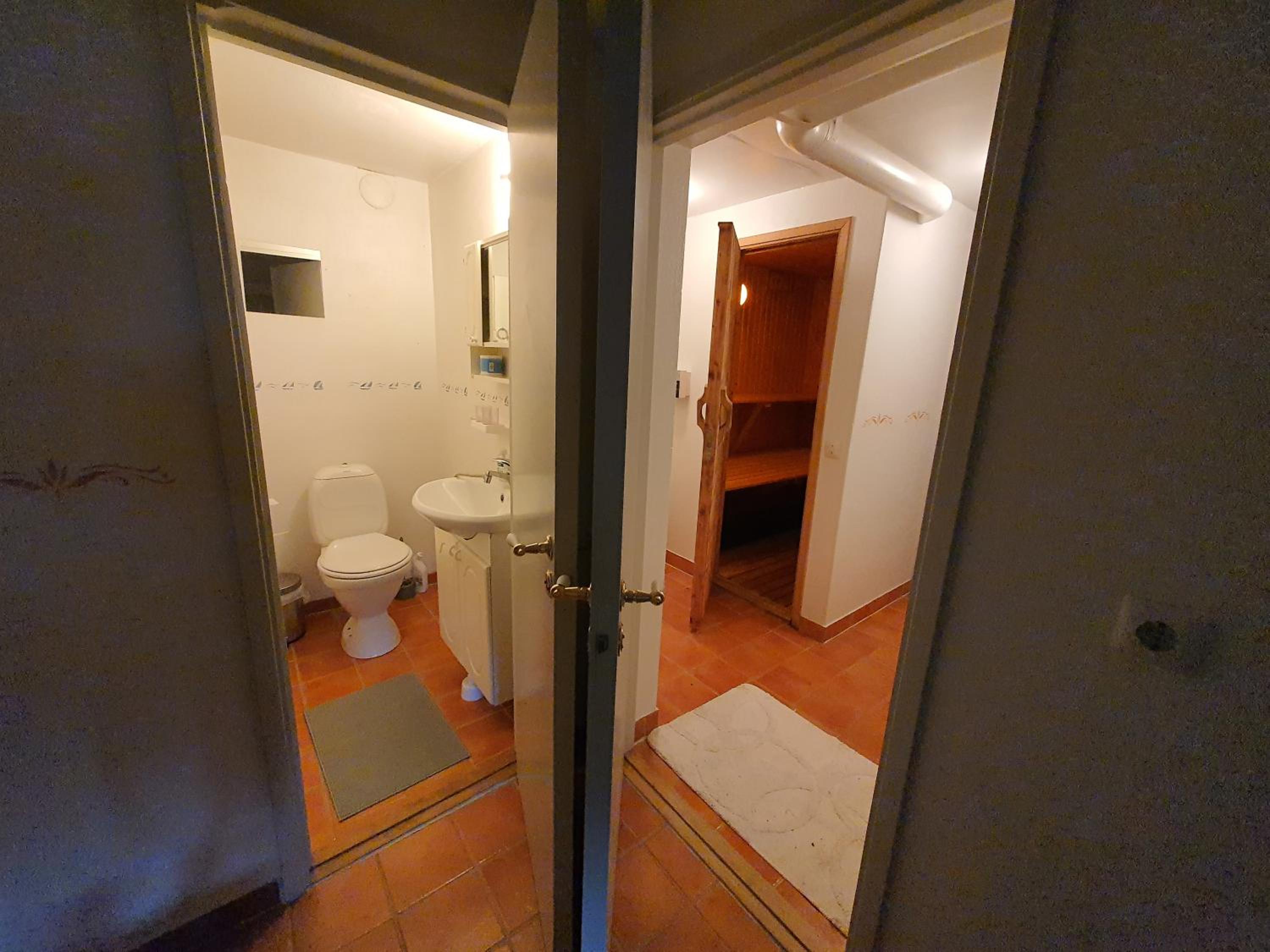 Villa for 10 persons with massage chair, sauna, billiard table and free electric vehicle station for electric cars