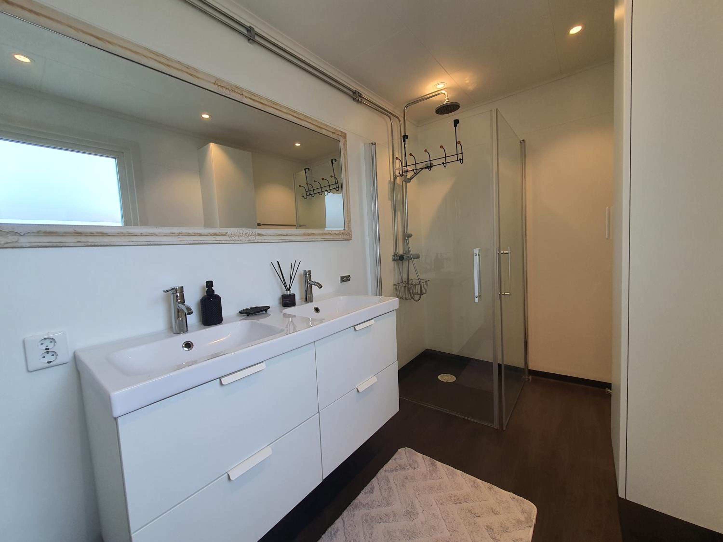 Villa for 10 persons with massage chair, sauna, billiard table and free electric vehicle station for electric cars