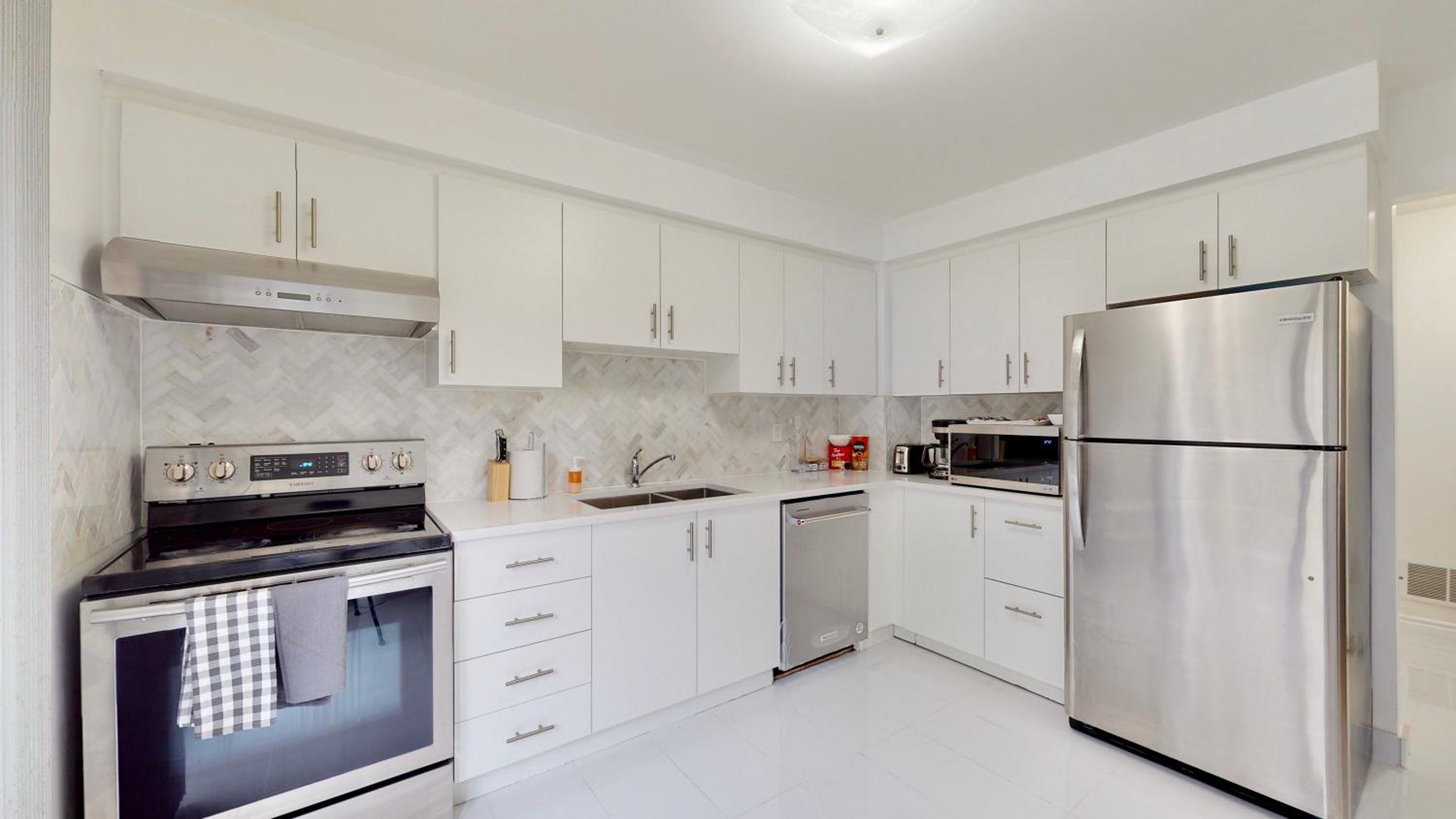3-Bed 3-Bath Cozy Vacation House in Ajax, Greater Toronto Area, ON, Canada