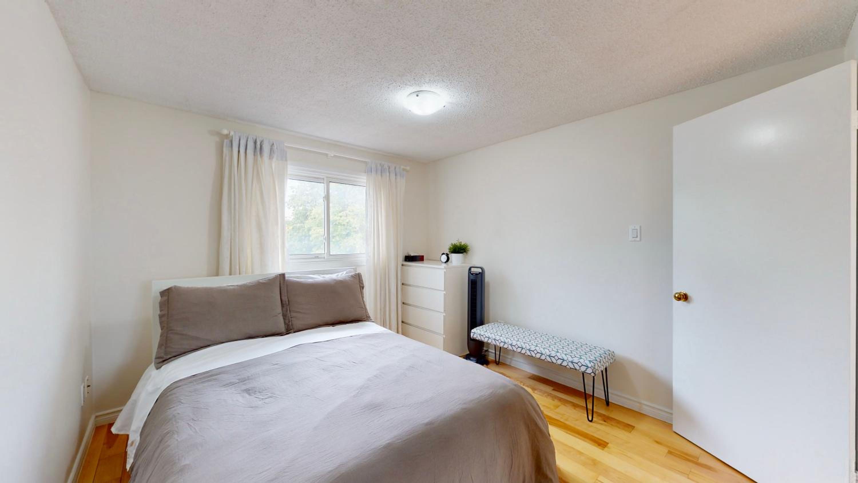 3-Bed 3-Bath Cozy Vacation House in Ajax, Greater Toronto Area, ON, Canada
