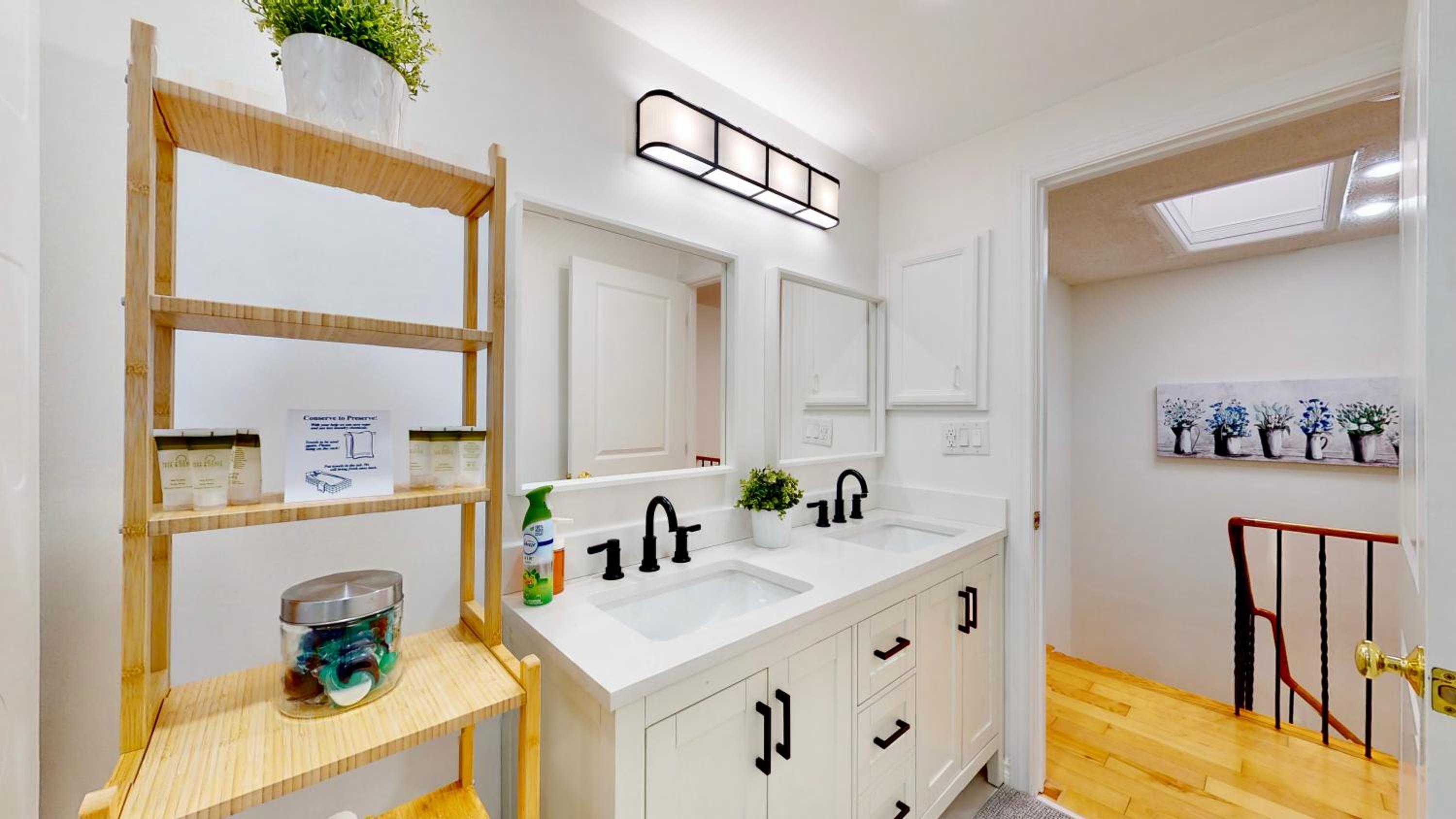 3-Bed 3-Bath Cozy Vacation House in Ajax, Greater Toronto Area, ON, Canada