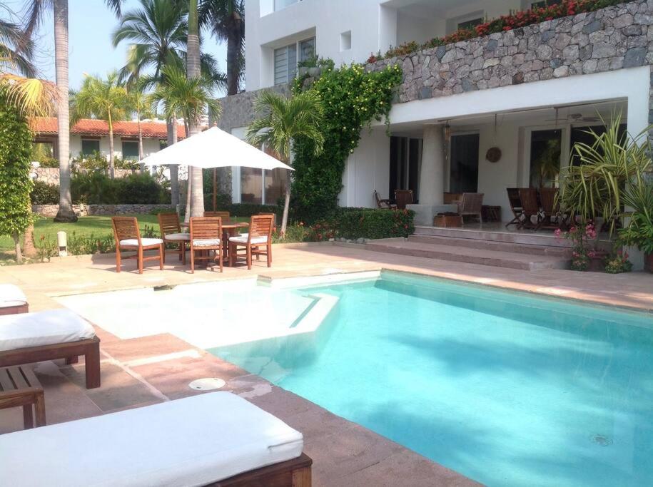 Beautiful beach front apartment in Ixtapa. view 2