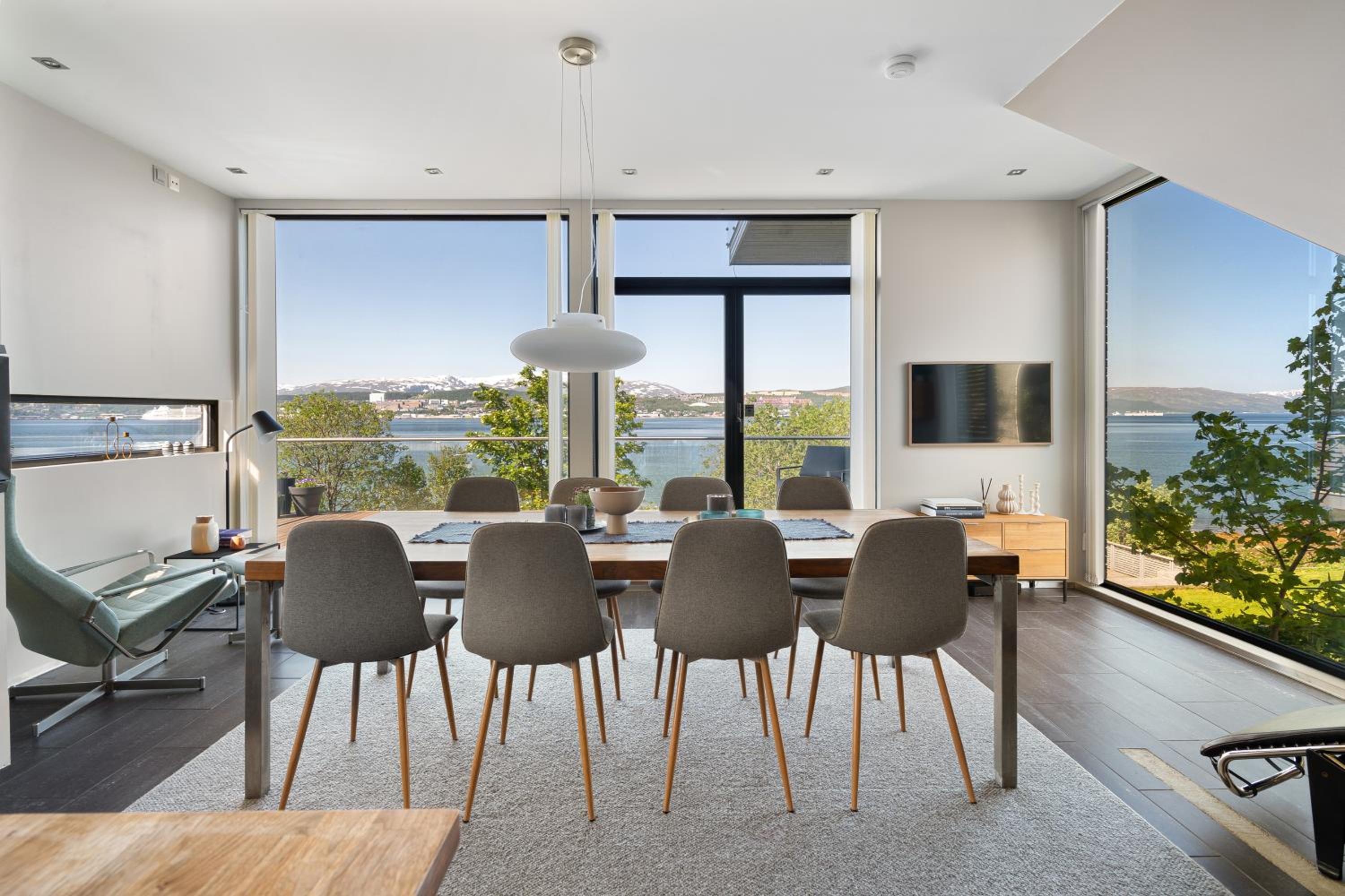 Oceanfront penthouse duplex wamazing view!
