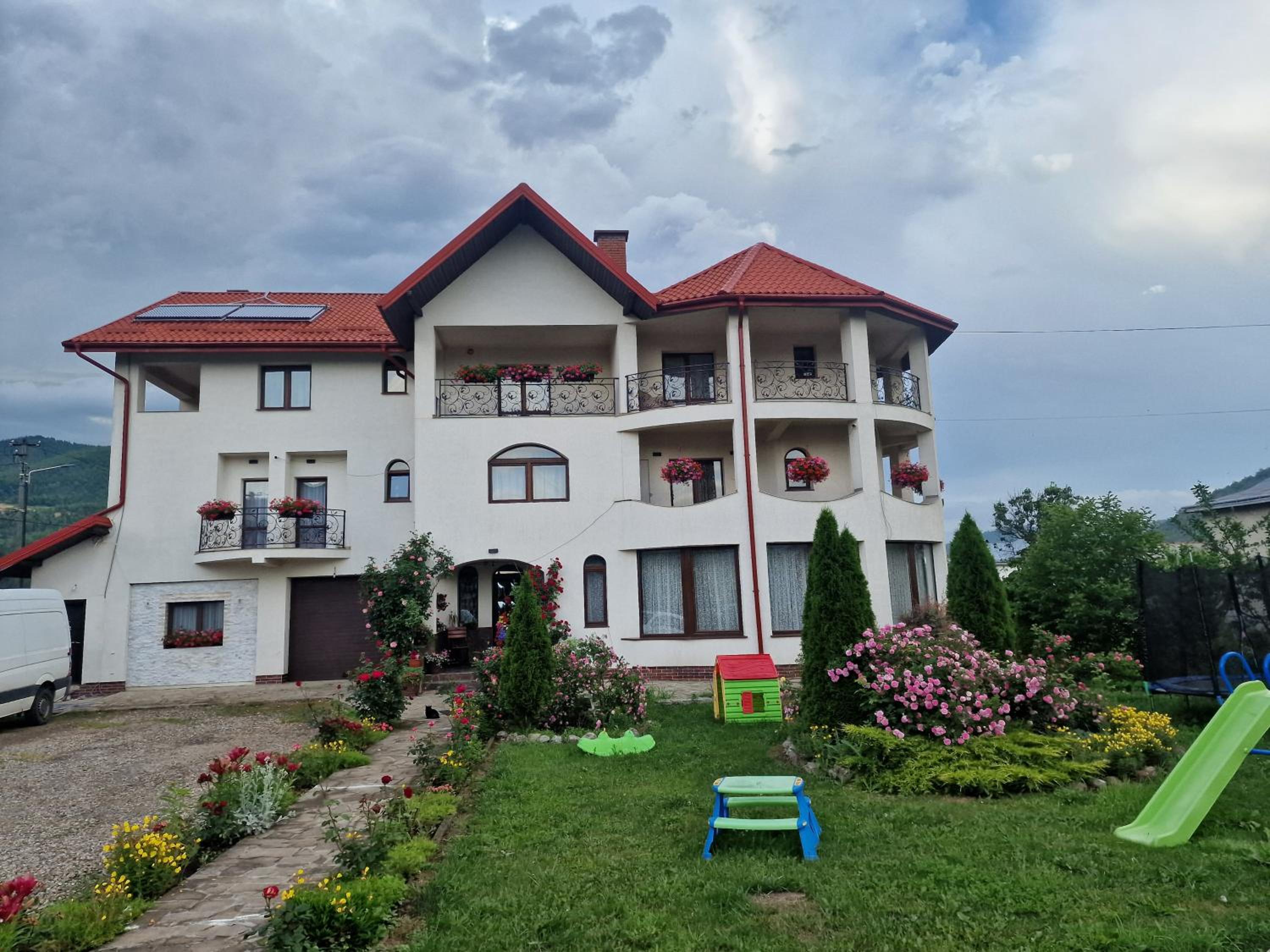 PENSIUNEA LUXURY