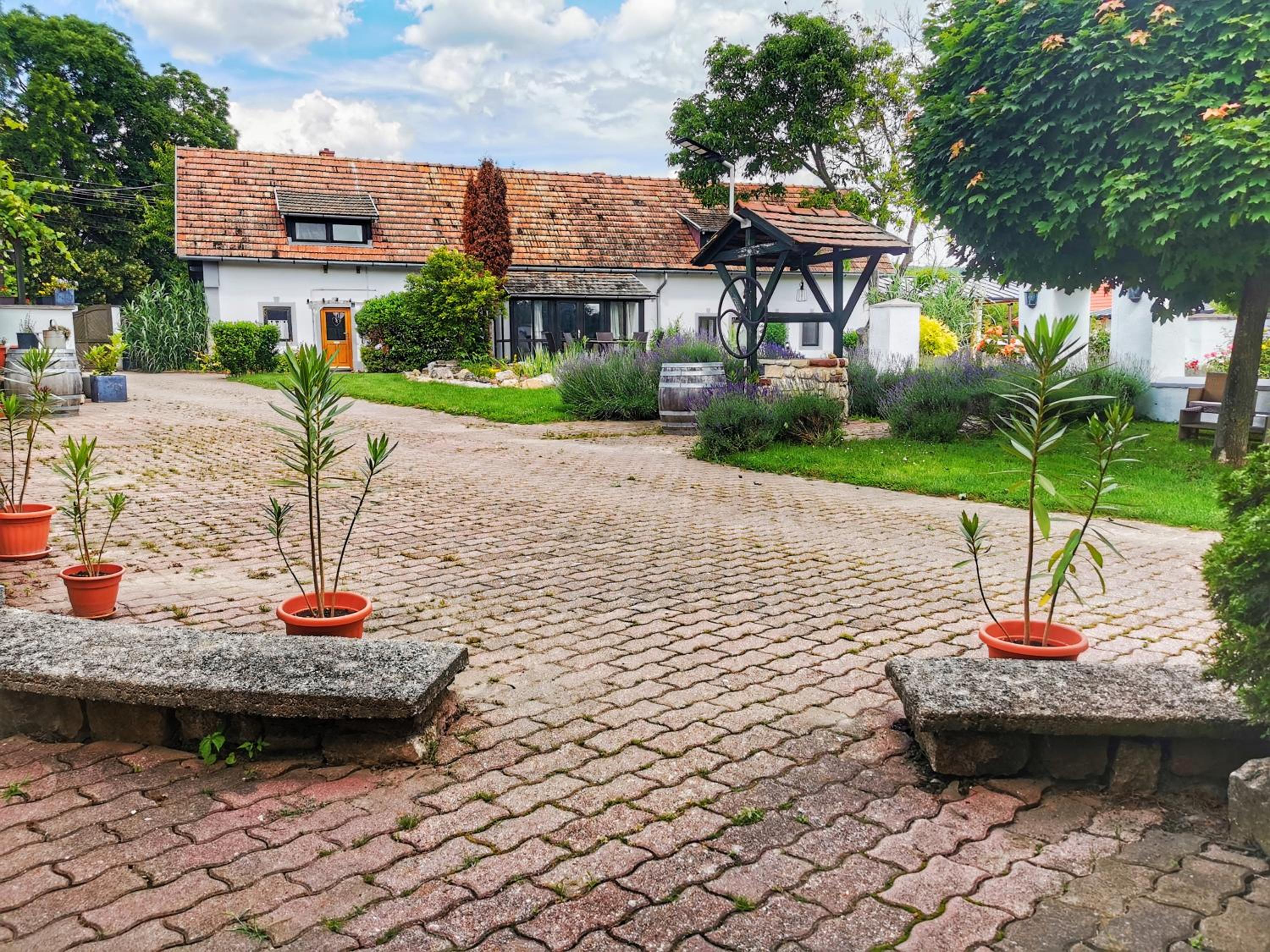 Vidéki Ház