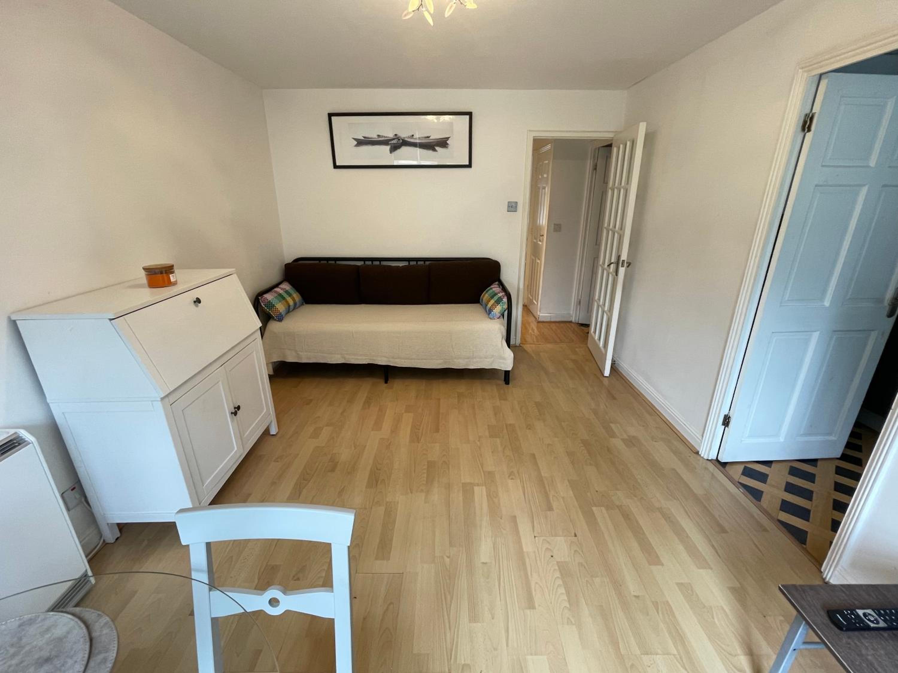 Surrey Docks London near Canada Water Easy Access to Canary Wharf Pier