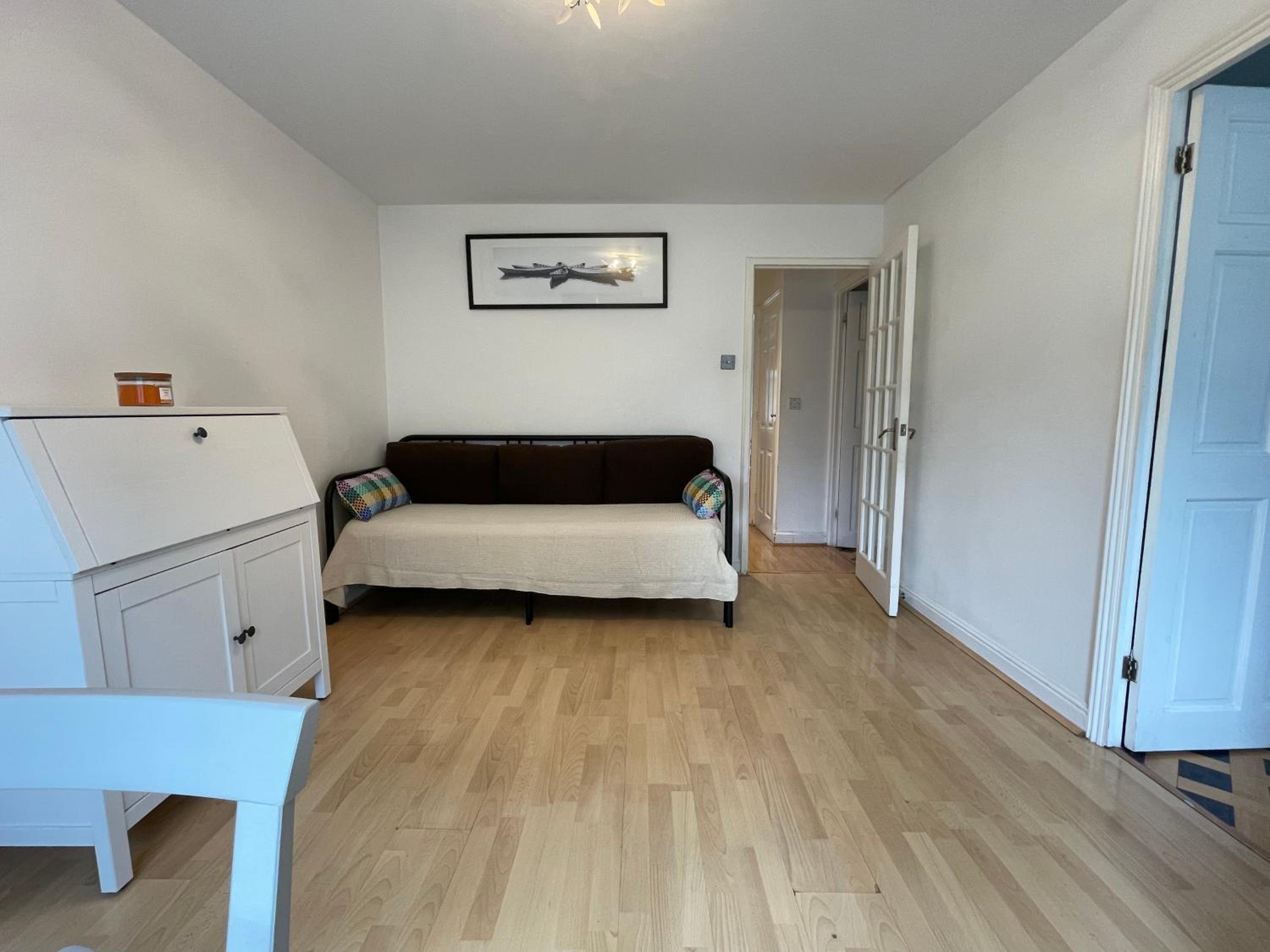 Surrey Docks London near Canada Water Easy Access to Canary Wharf Pier