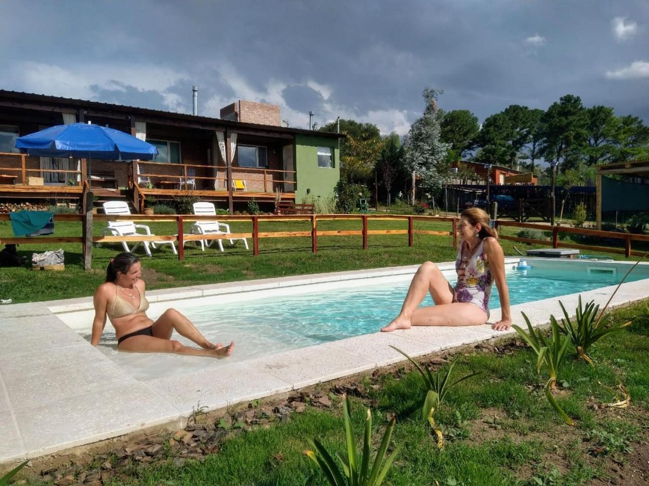 Abrazados Suites del Valle
