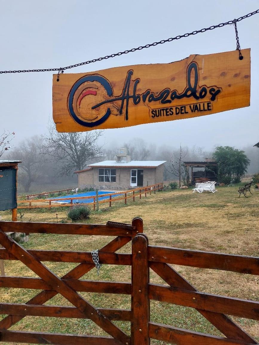 Abrazados Suites del Valle