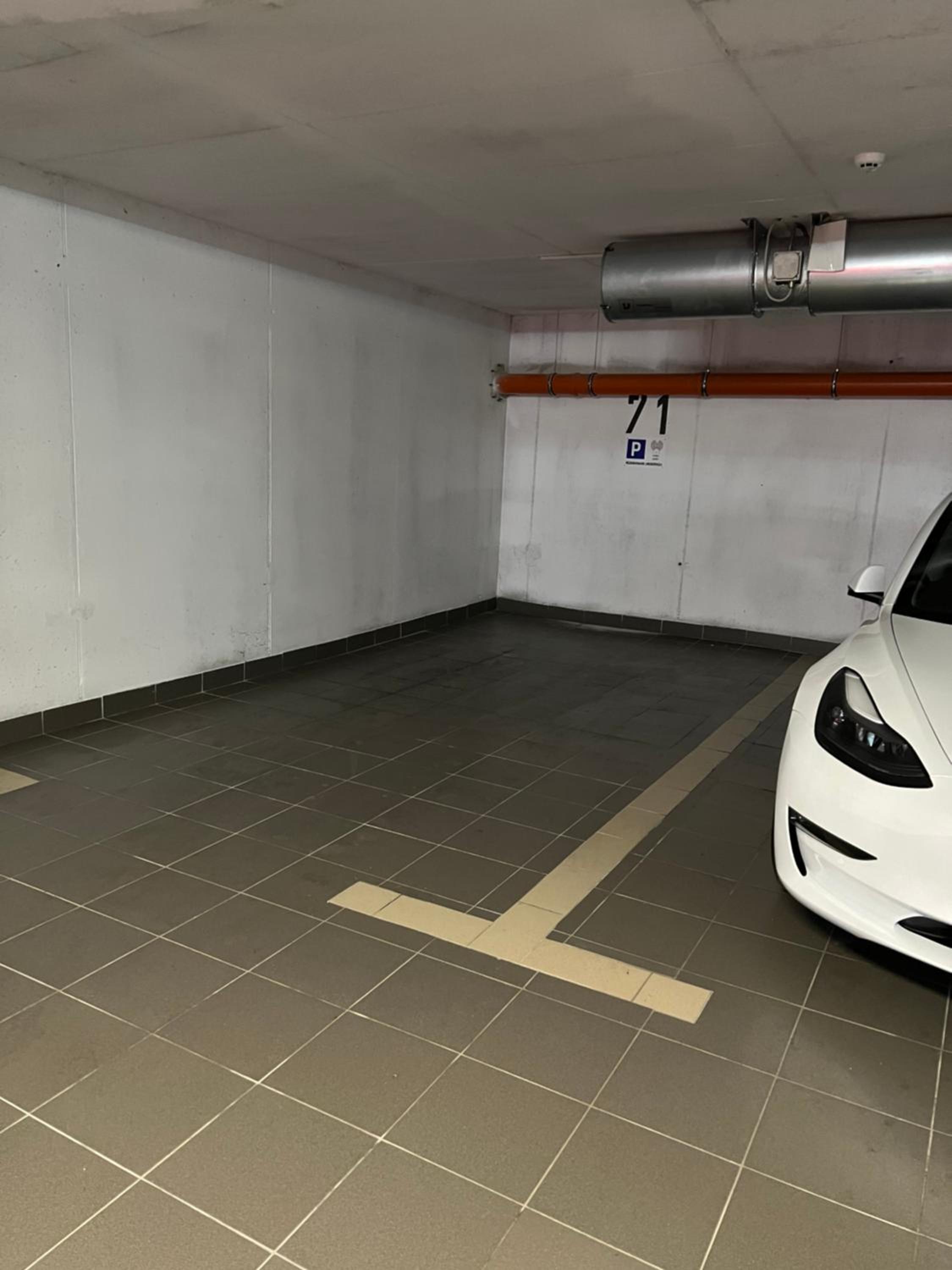 Astra Urban Garden apartment, 2 garage parking spaces view 5