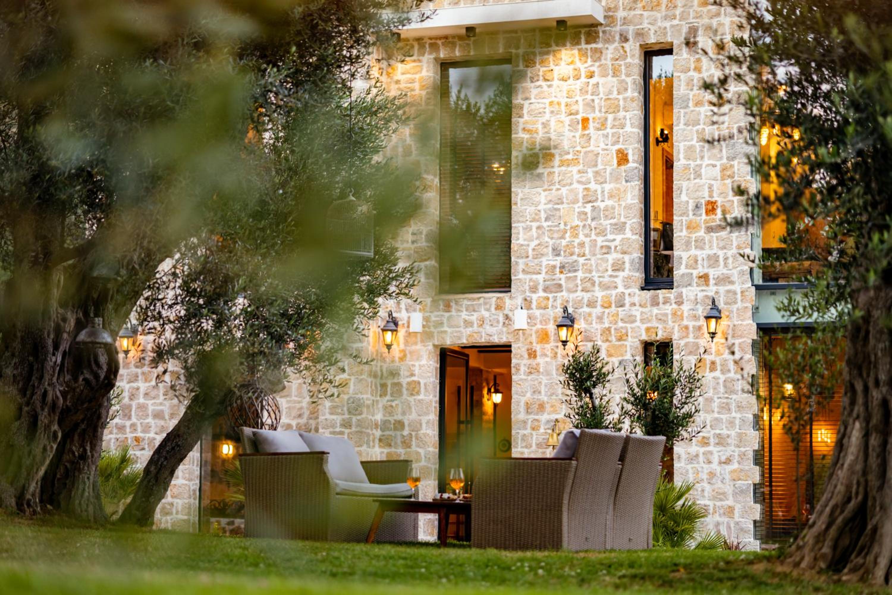 COUNTRYSIDE VILLA