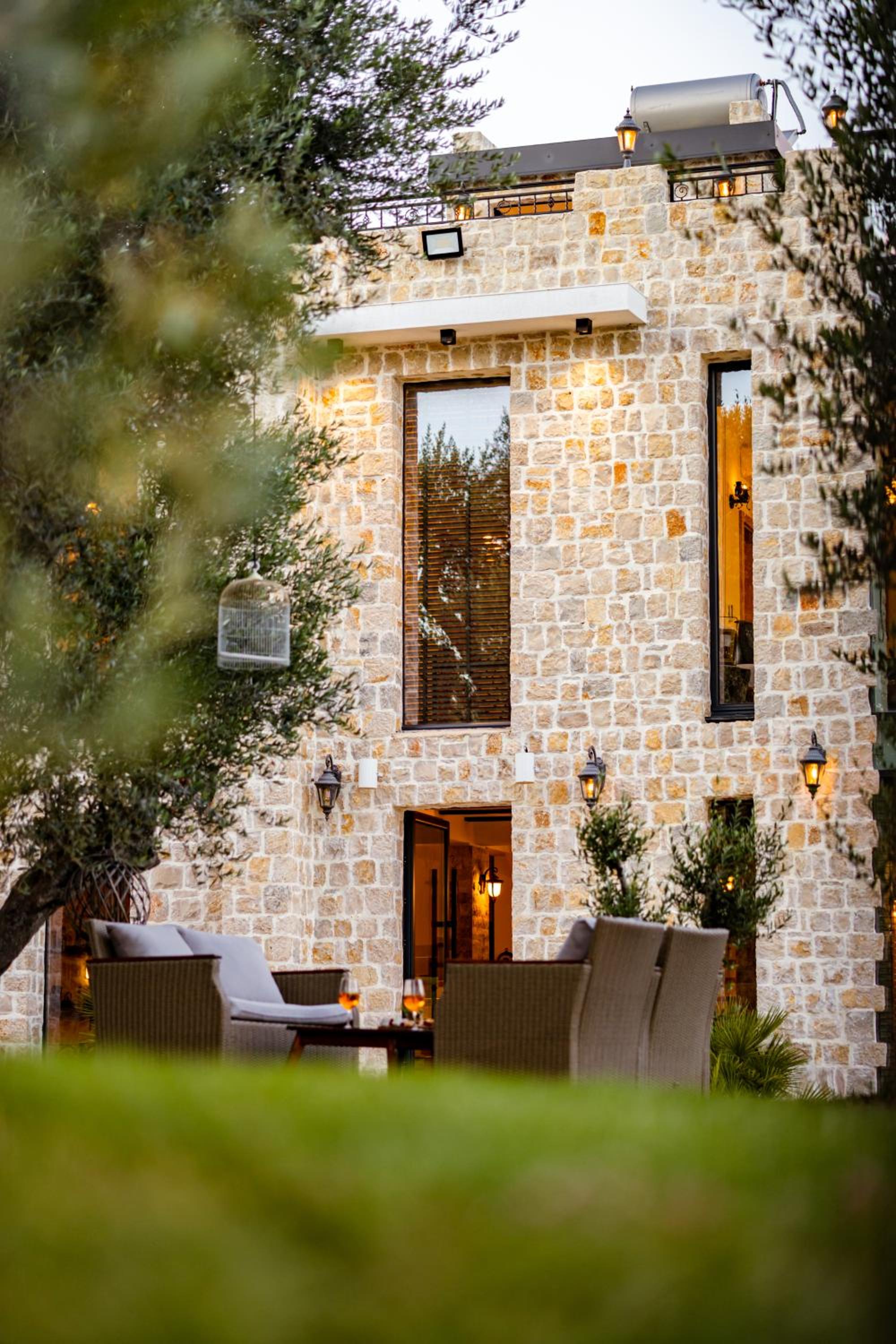 COUNTRYSIDE VILLA